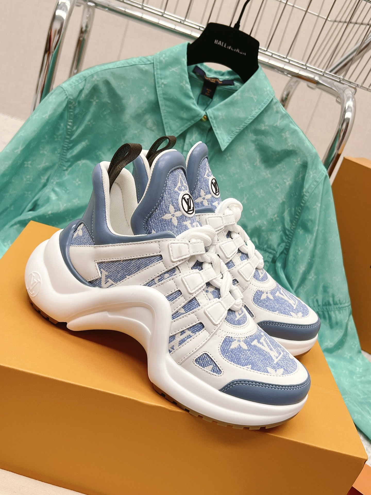 LOUIS VUITTON SNEAKERS