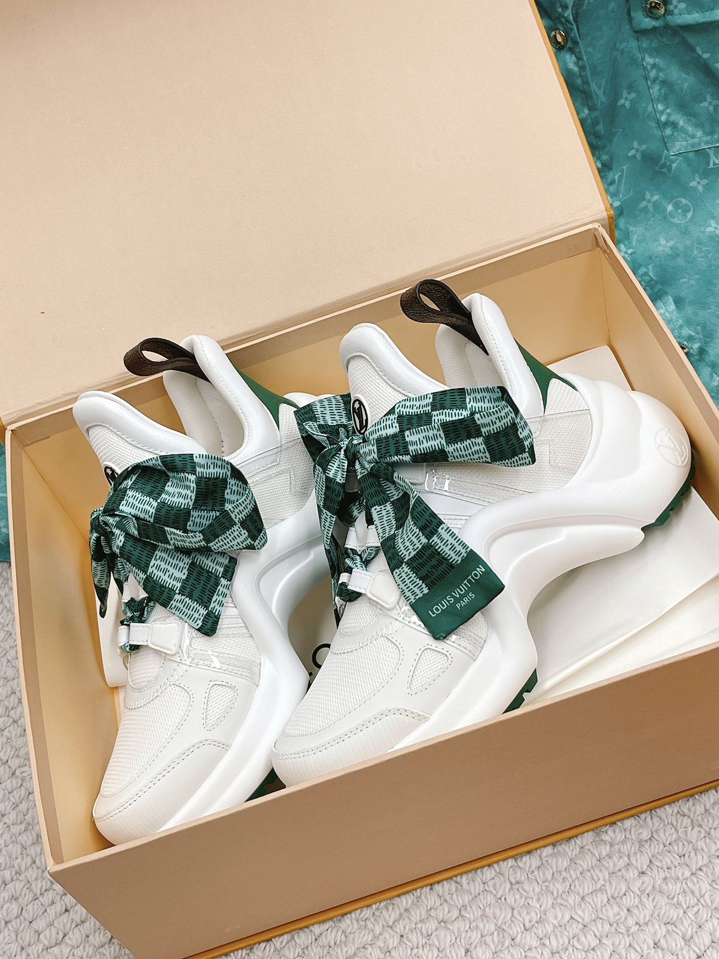LOUIS VUITTON SNEAKERS