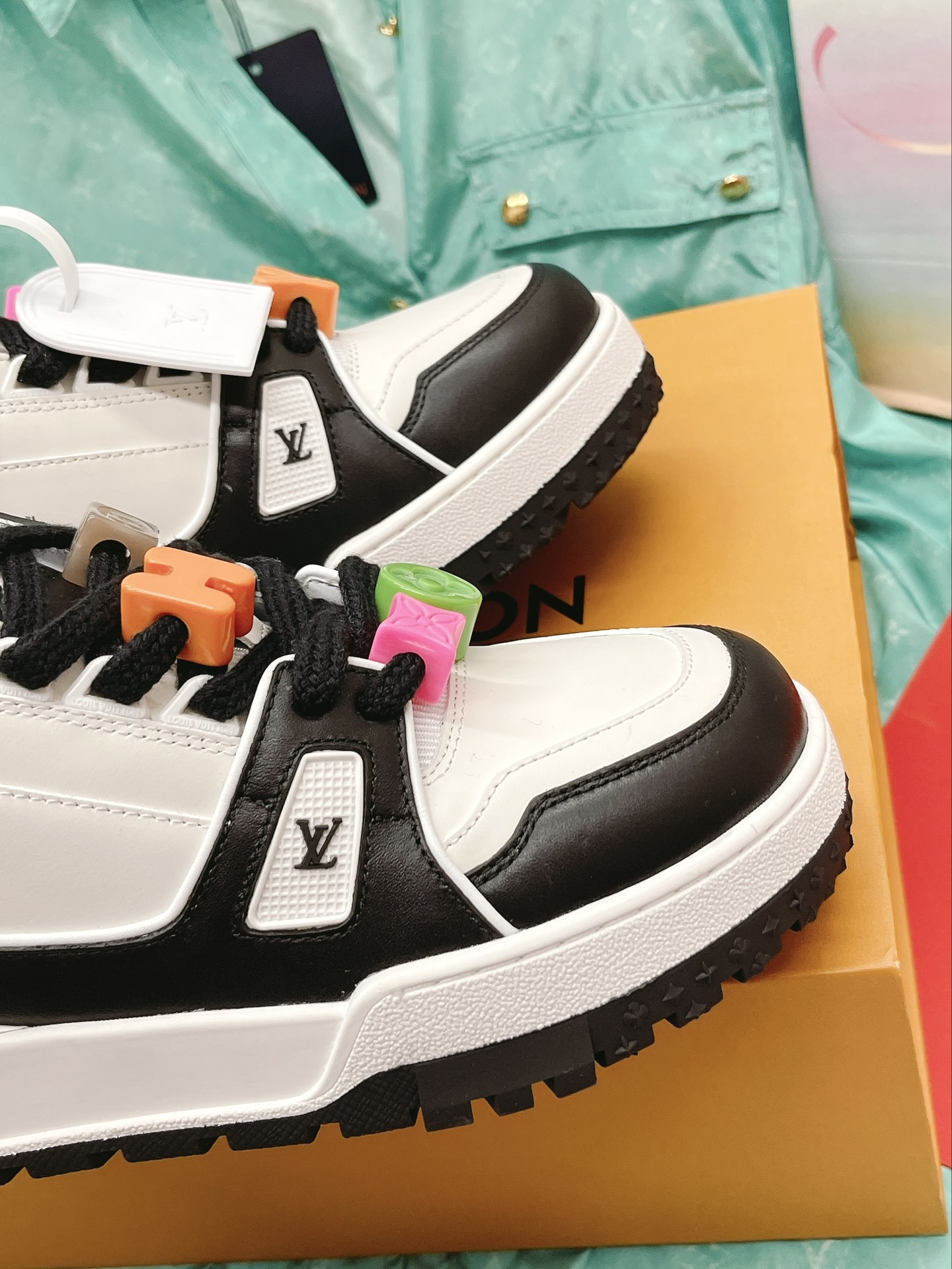 LOUIS VUITTON SNEAKERS