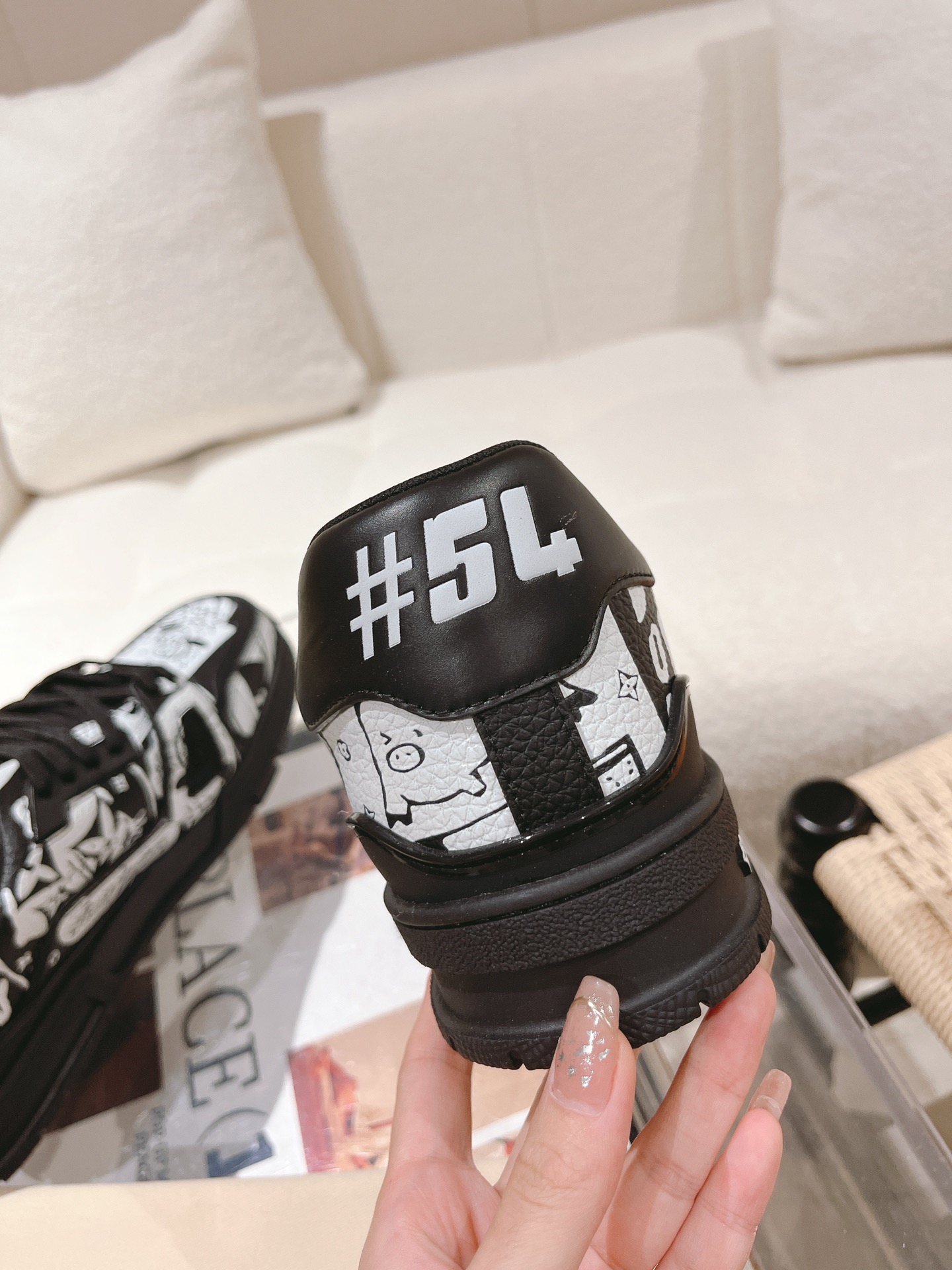 LOUIS VUITTON SNEAKERS