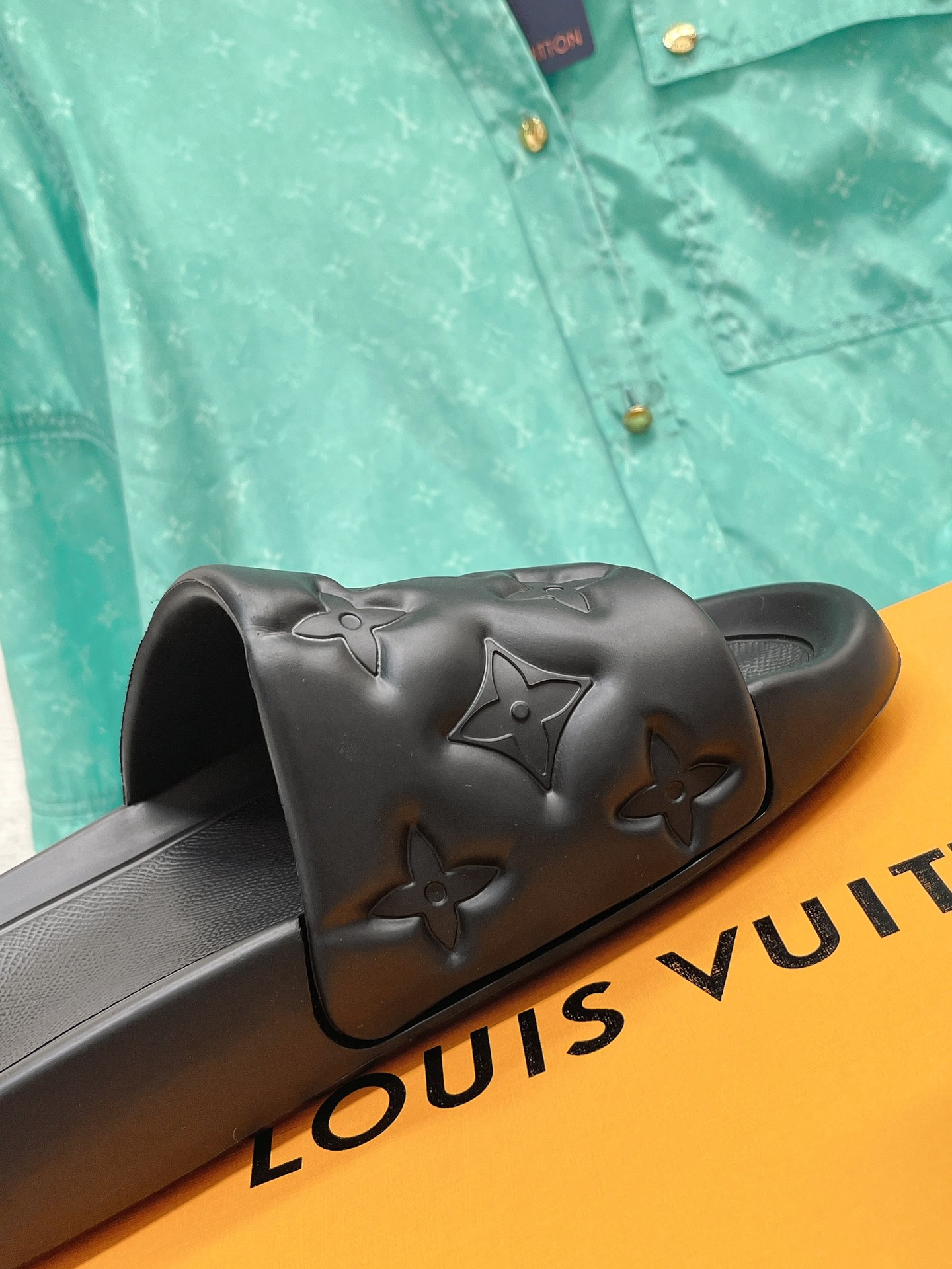 LOUIS VUITTON SLIDES
