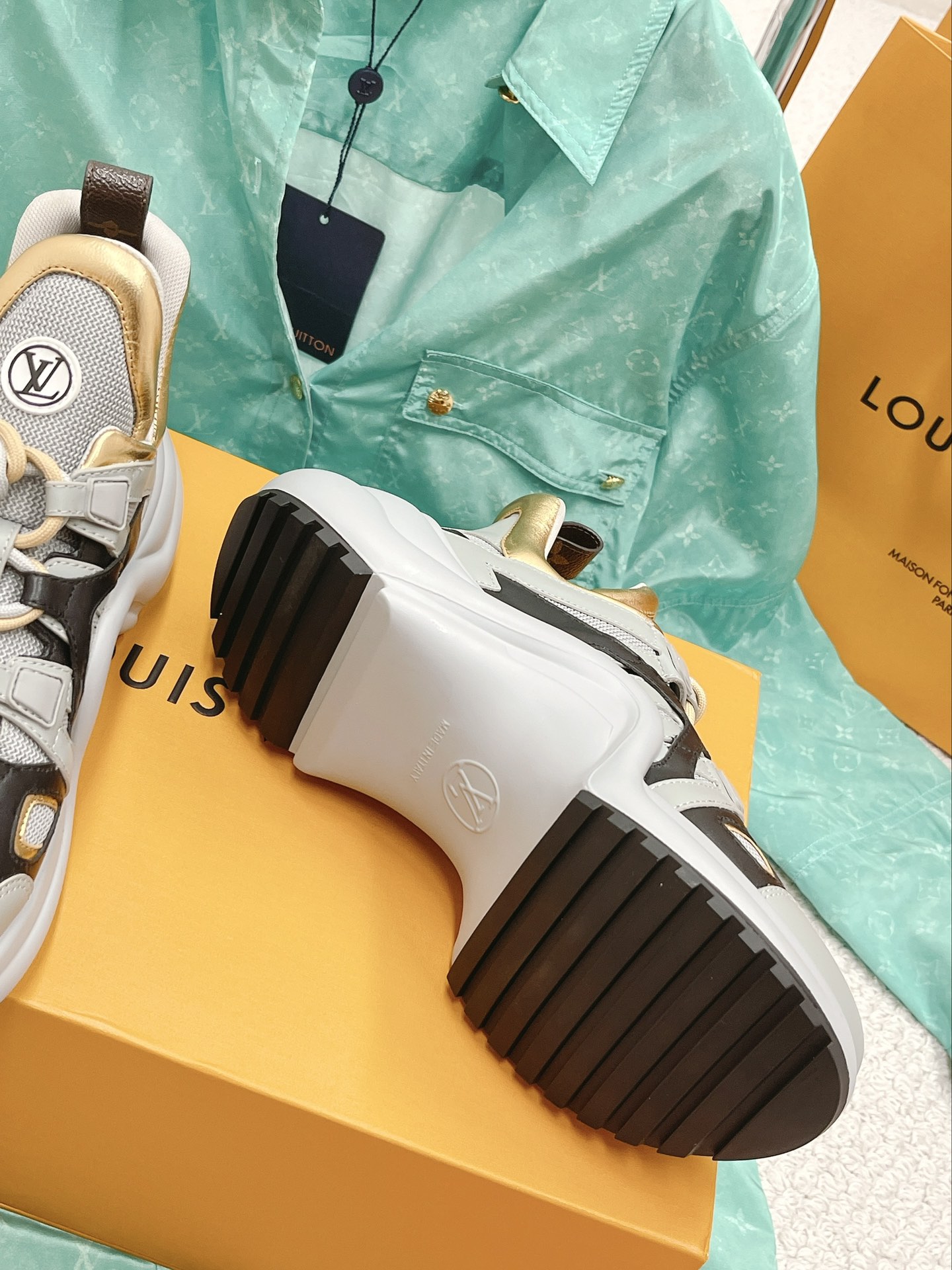 LOUIS VUITTON SNEAKERS