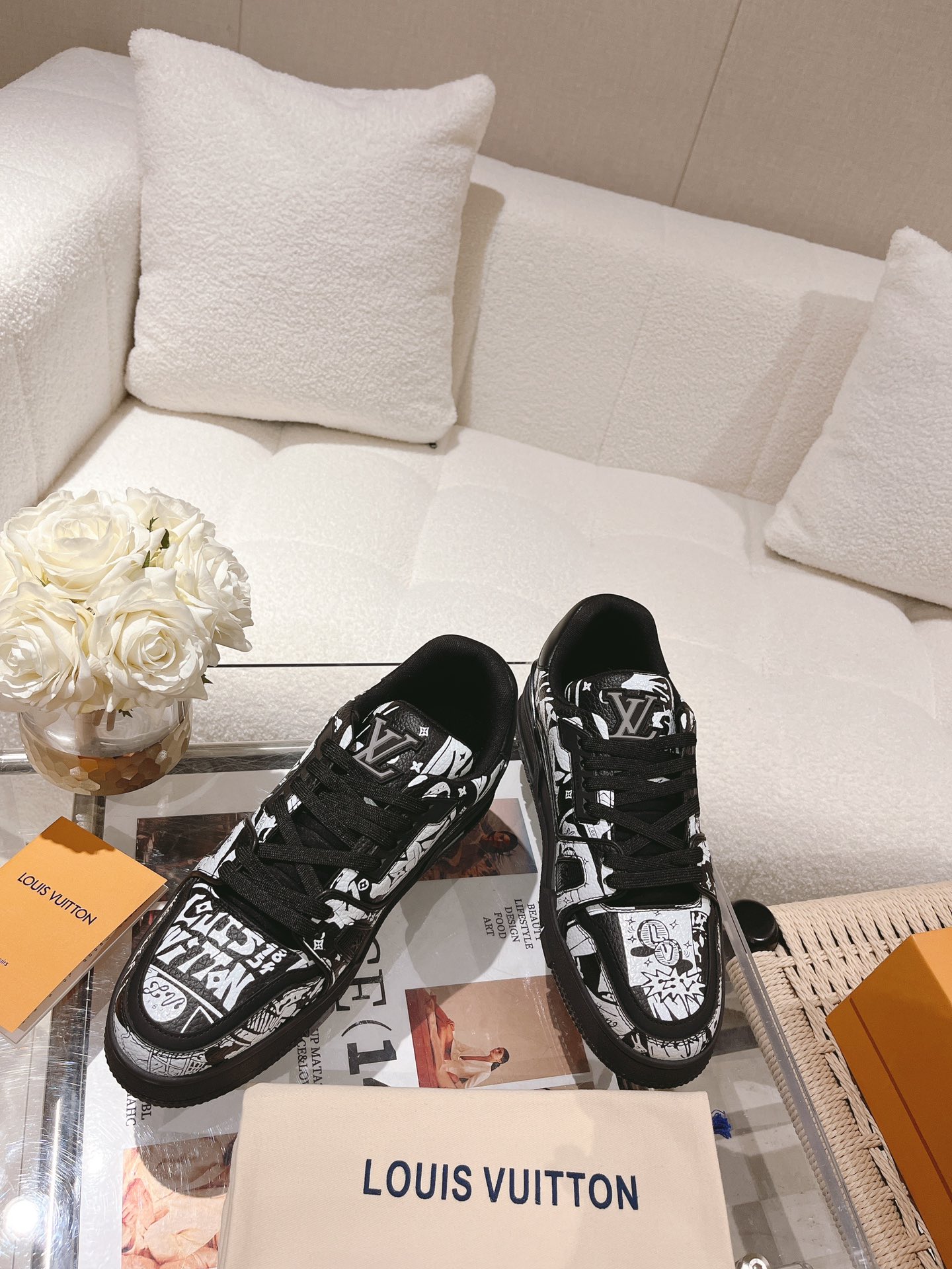 LOUIS VUITTON SNEAKERS