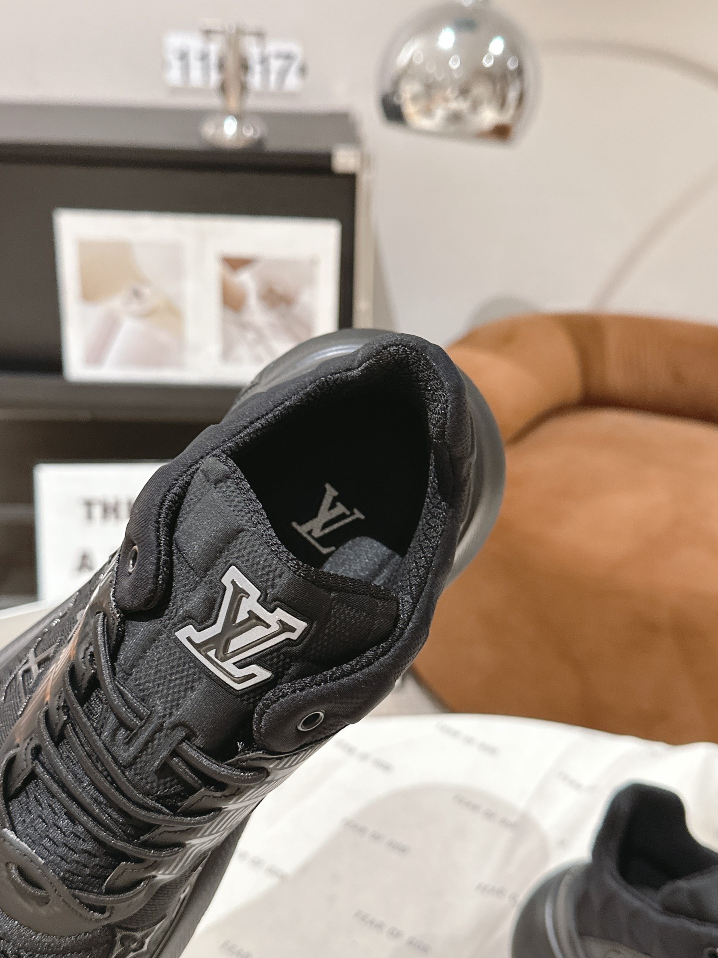 LOUIS VUITTON SNEAKERS