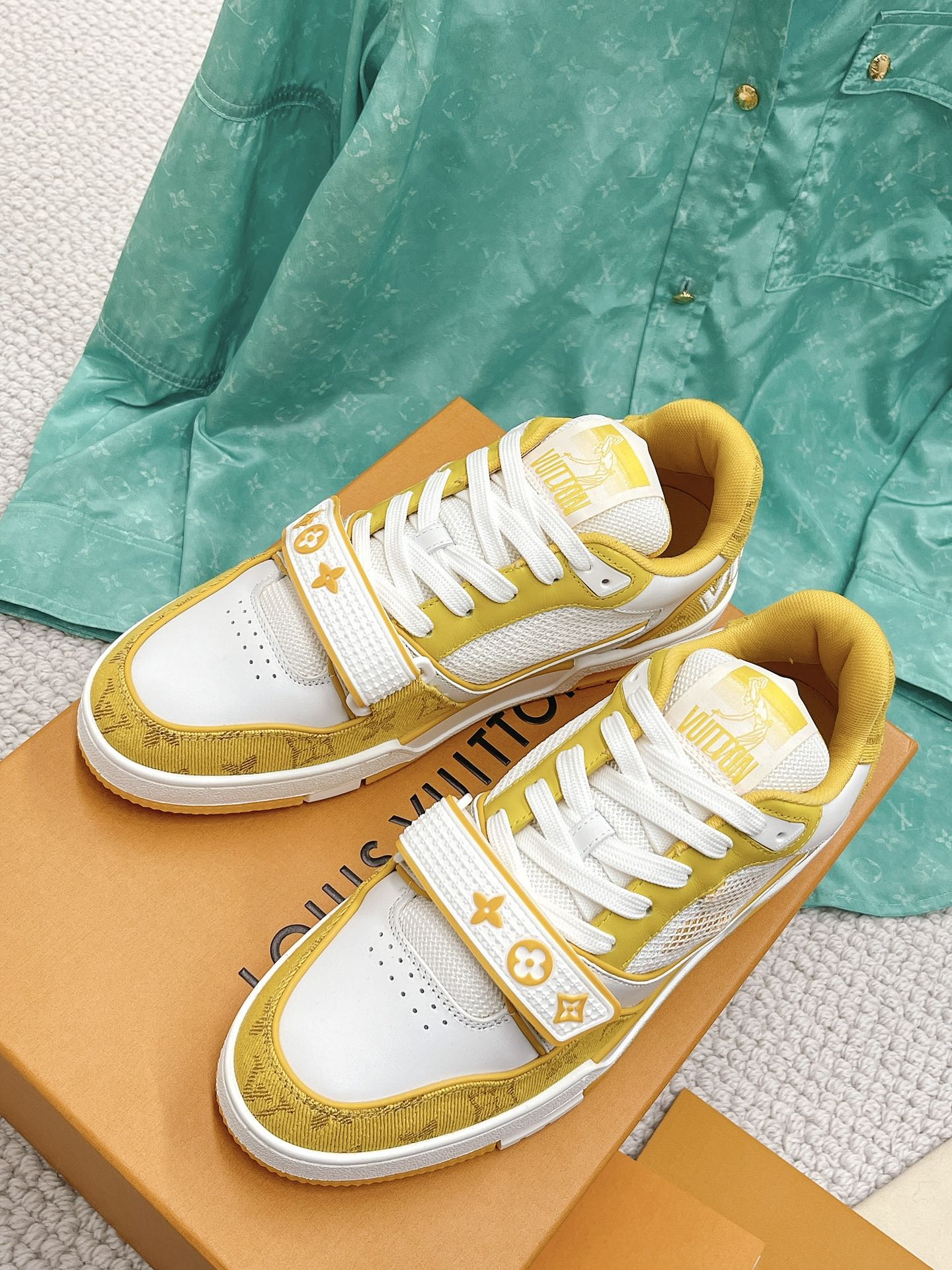 LOUIS VUITTON SNEAKERS