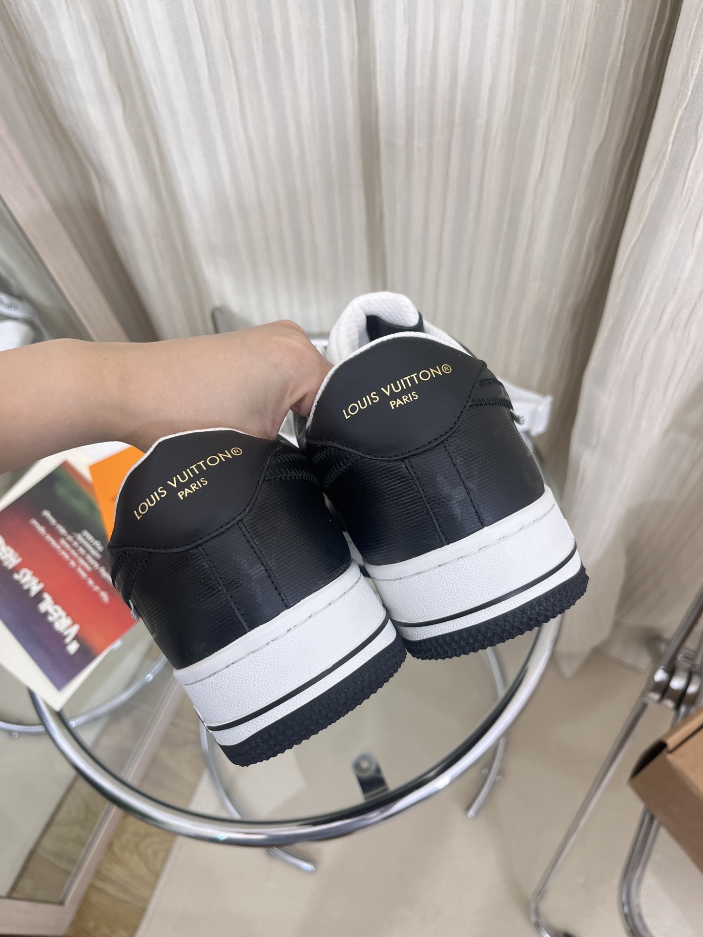 LOUIS VUITTON SNEAKERS