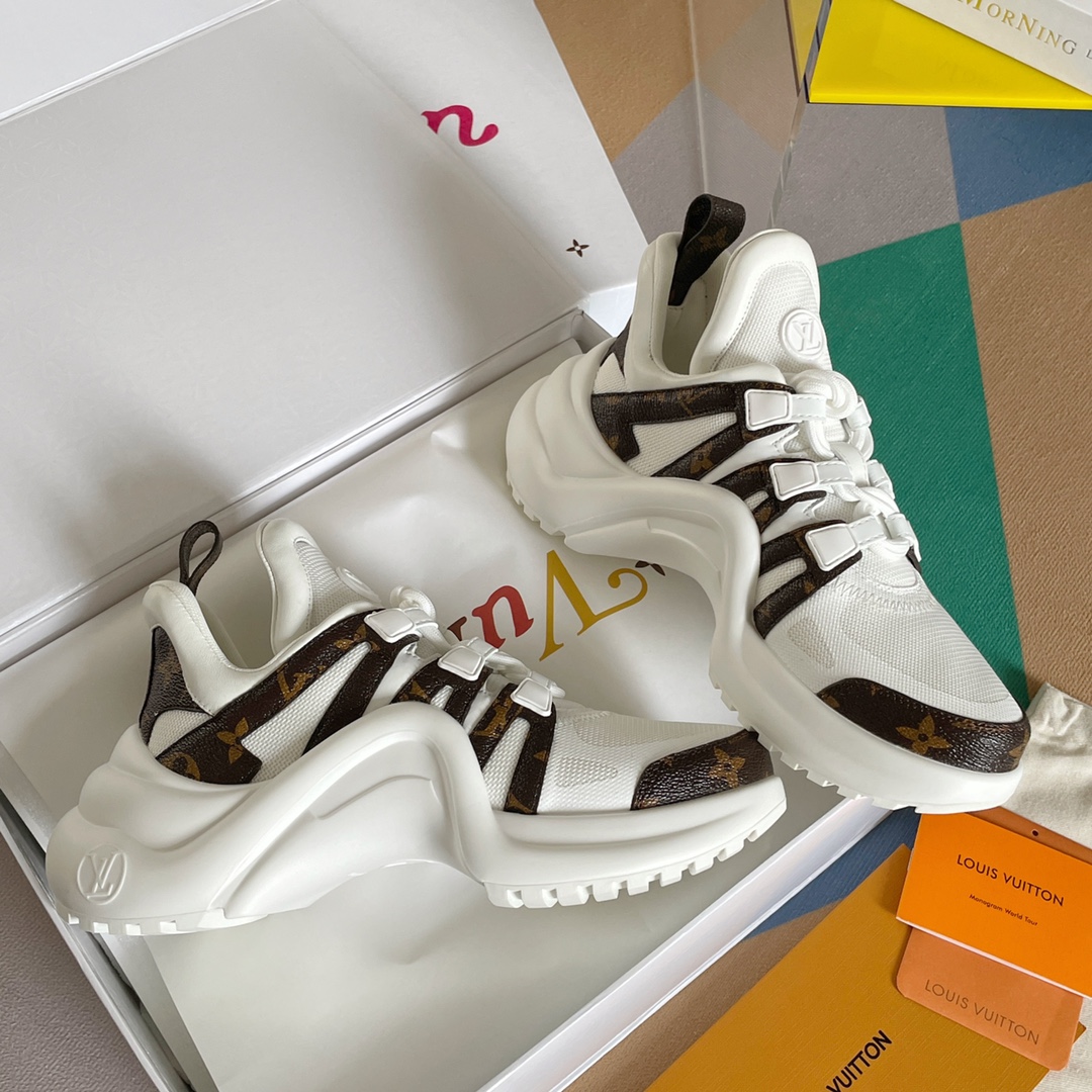 LOUIS VUITTON SNEAKERS