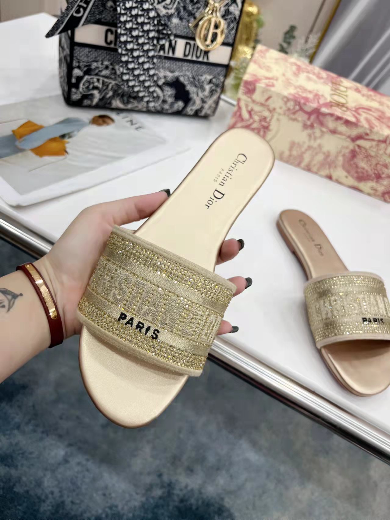 DIOR SLIDES