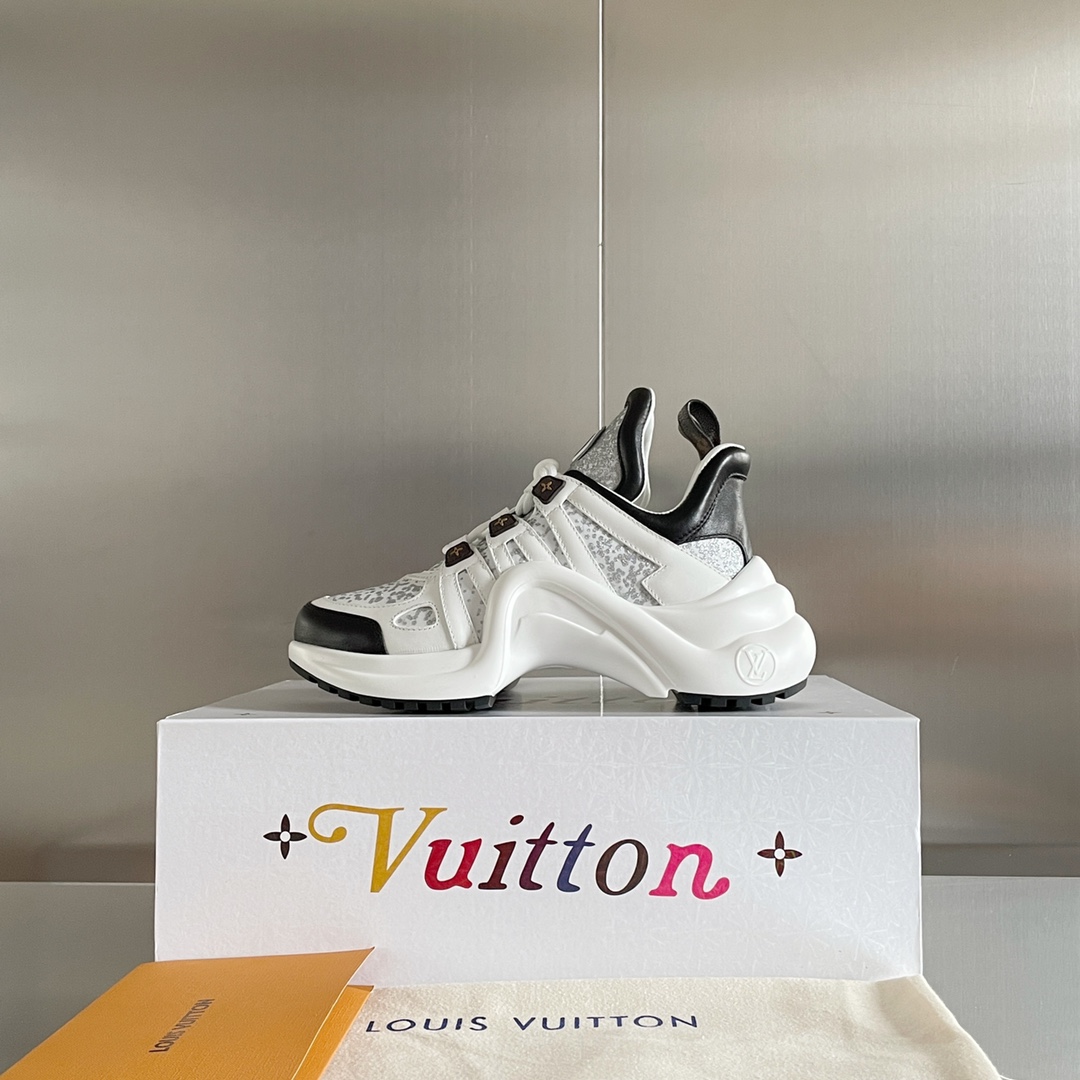 LOUIS VUITTON SNEAKERS