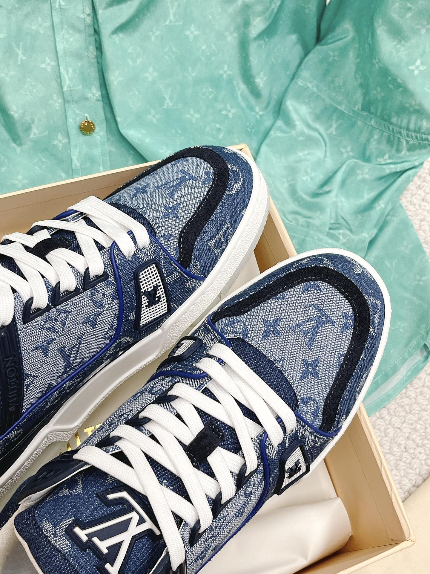 LOUIS VUITTON SNEAKERS