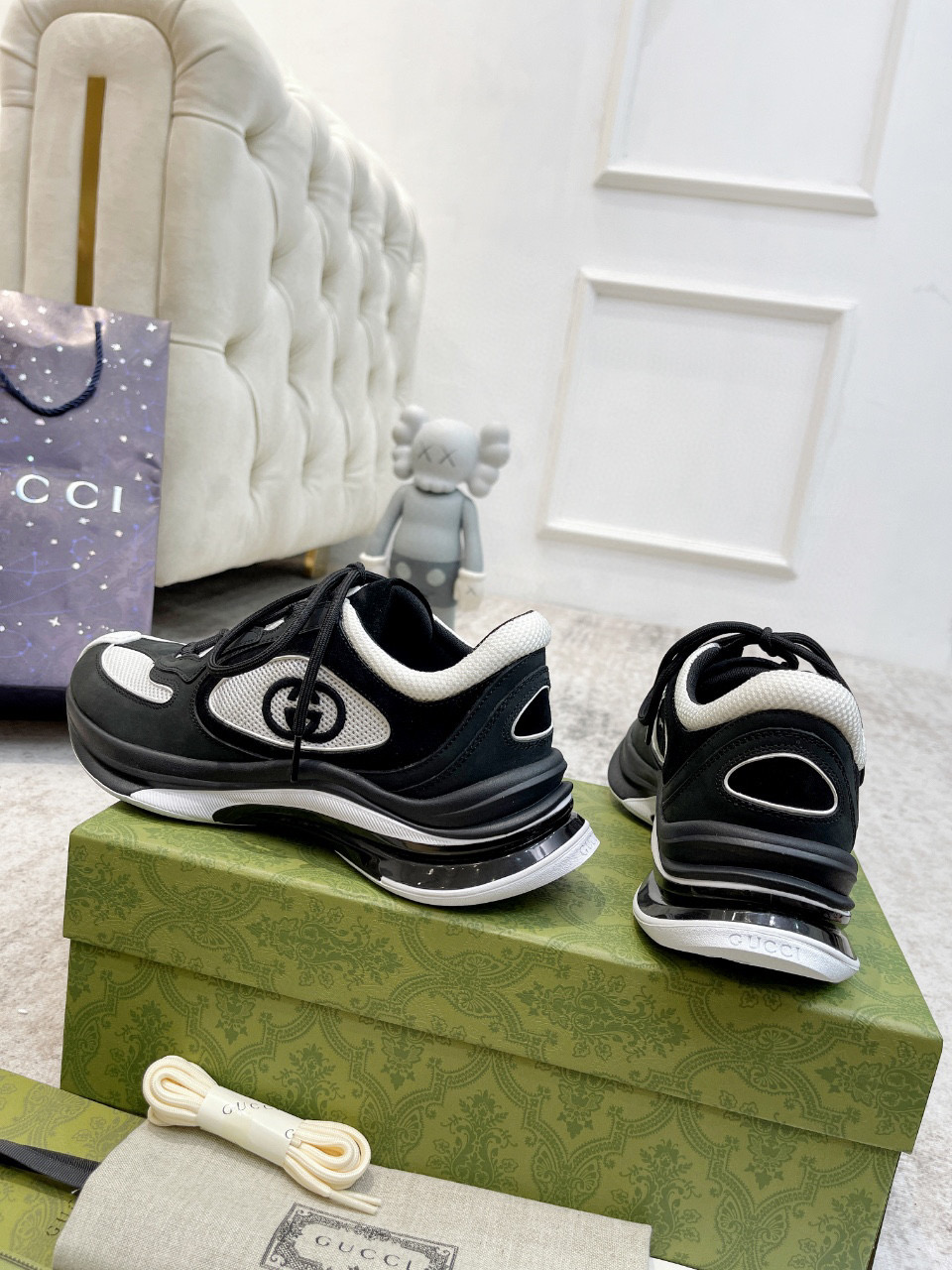 WOMEN'S GUCCI RUN SNEAKER