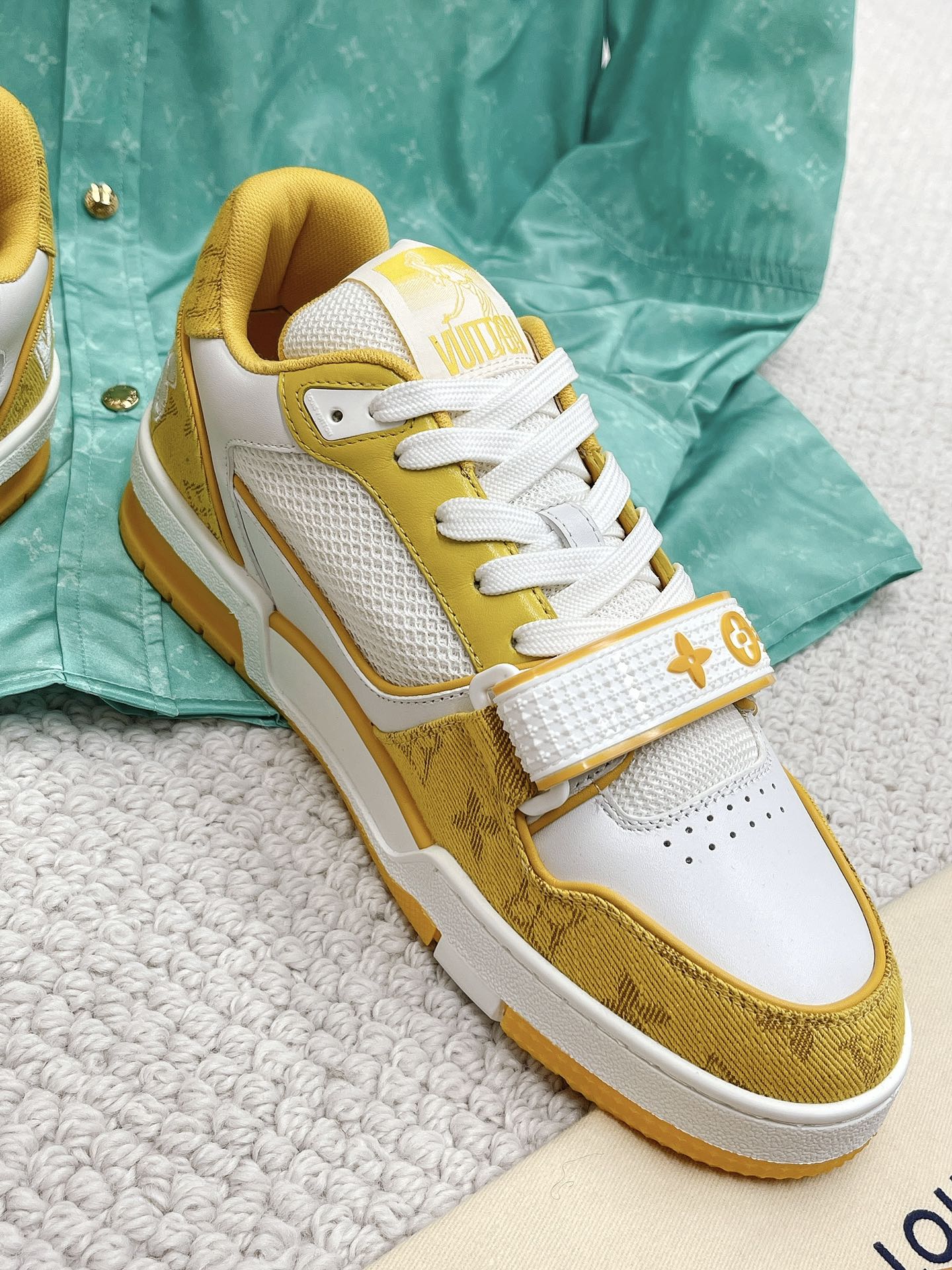 LOUIS VUITTON SNEAKERS