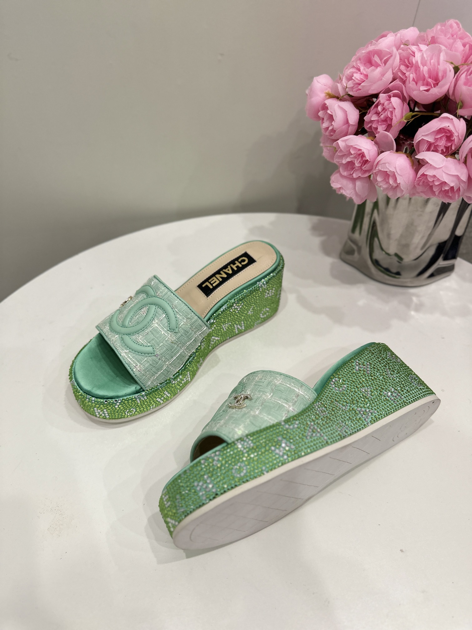 CHANEL SLIDES