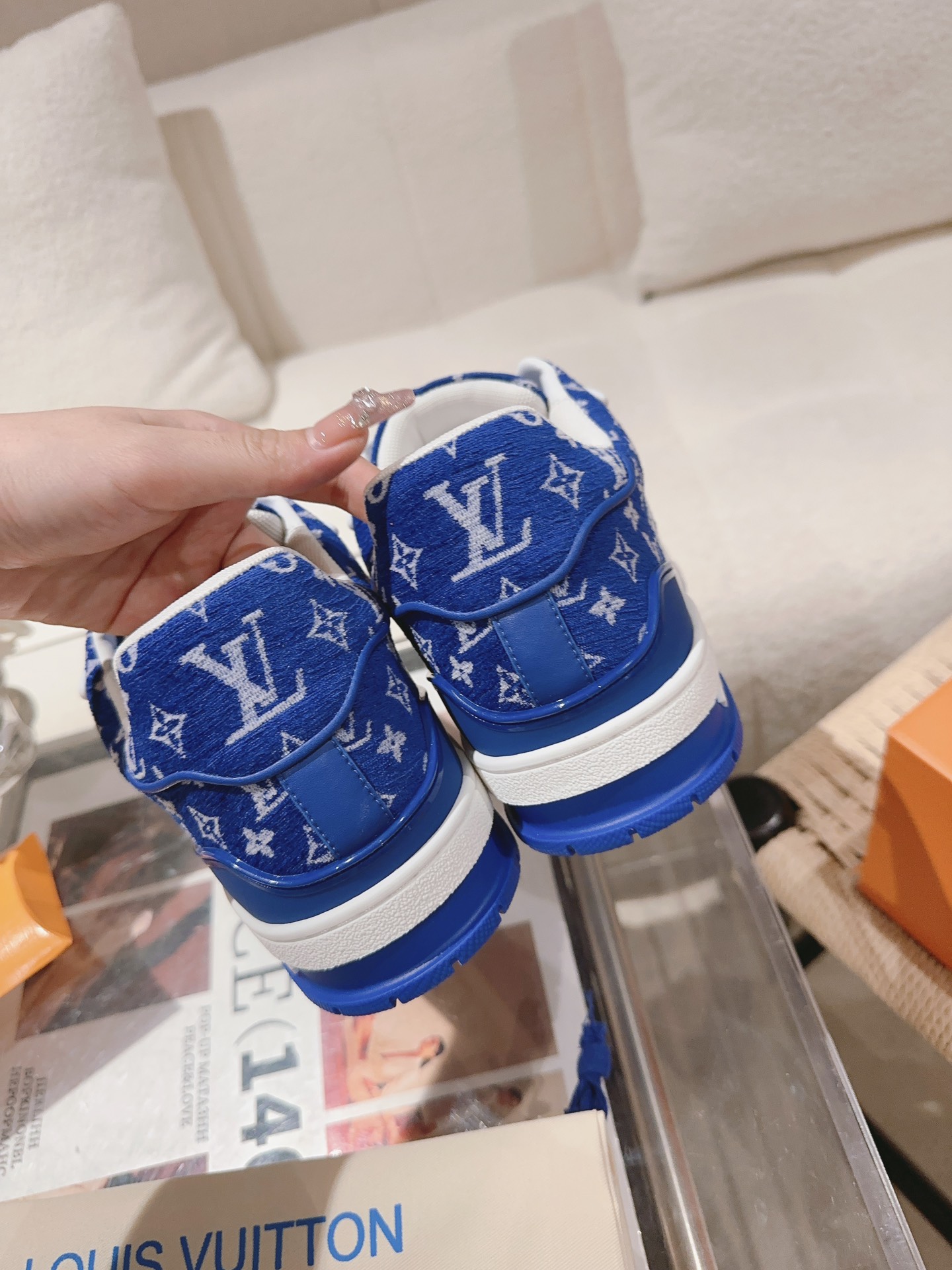 LOUIS VUITTON SNEAKERS