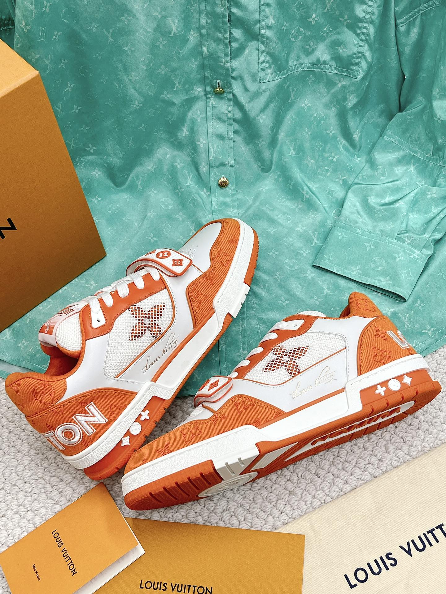 LOUIS VUITTON SNEAKERS