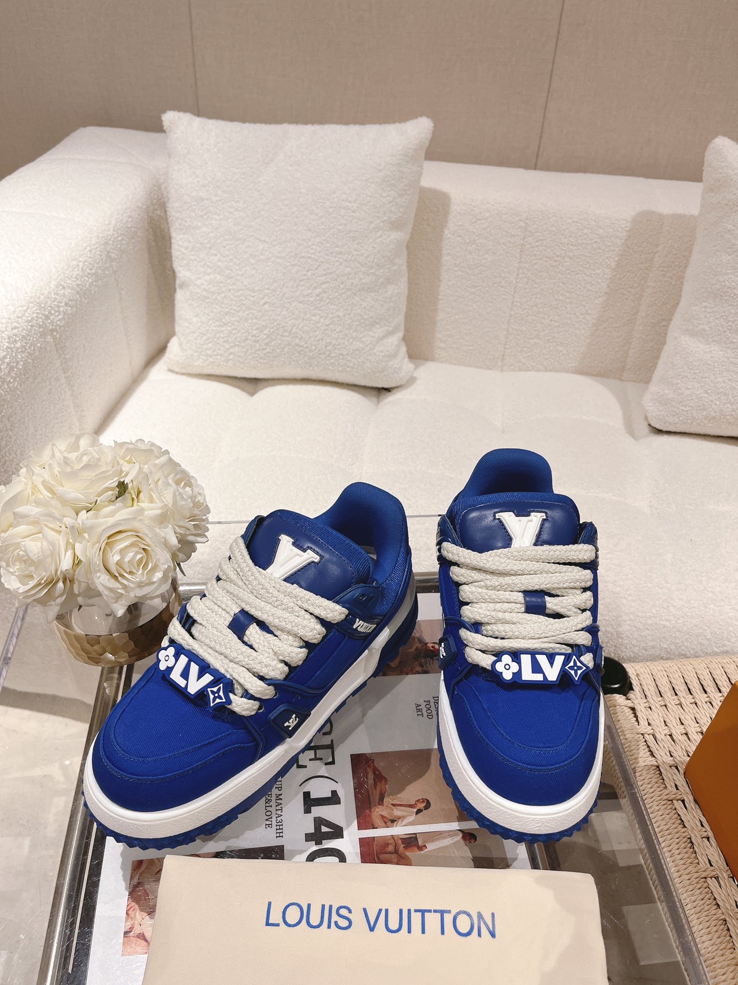 LOUIS VUITTON SNEAKERS
