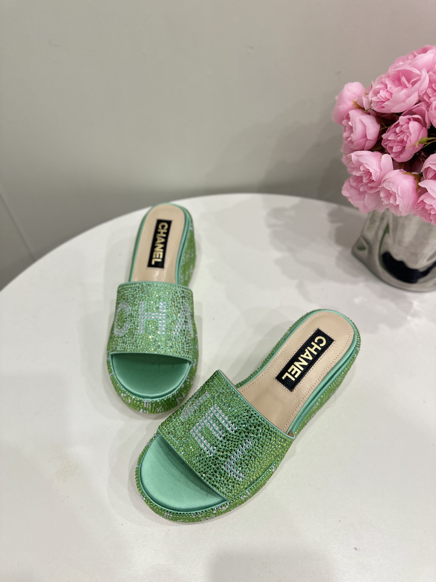 CHANEL SLIDES