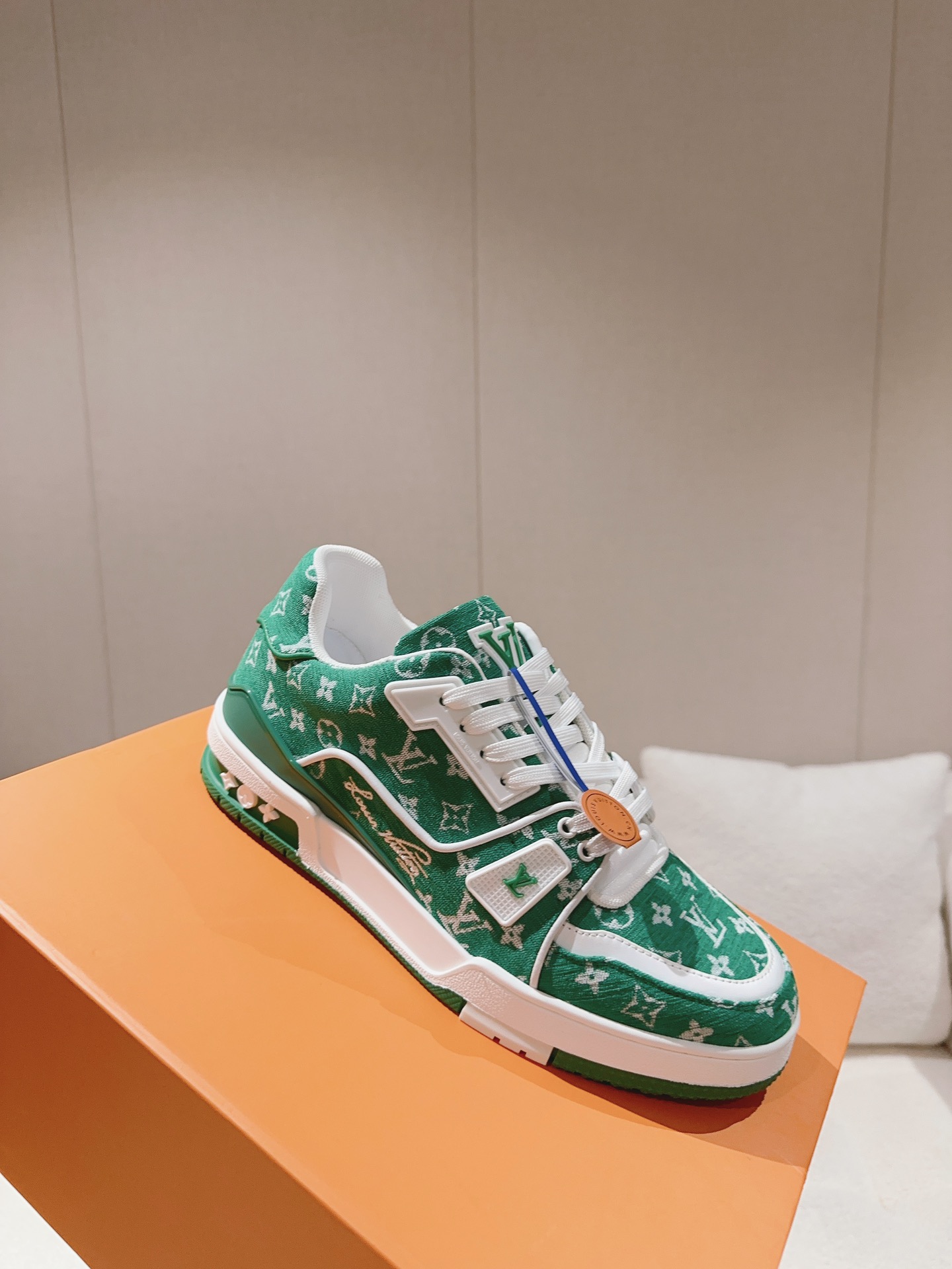 LOUIS VUITTON SNEAKERS