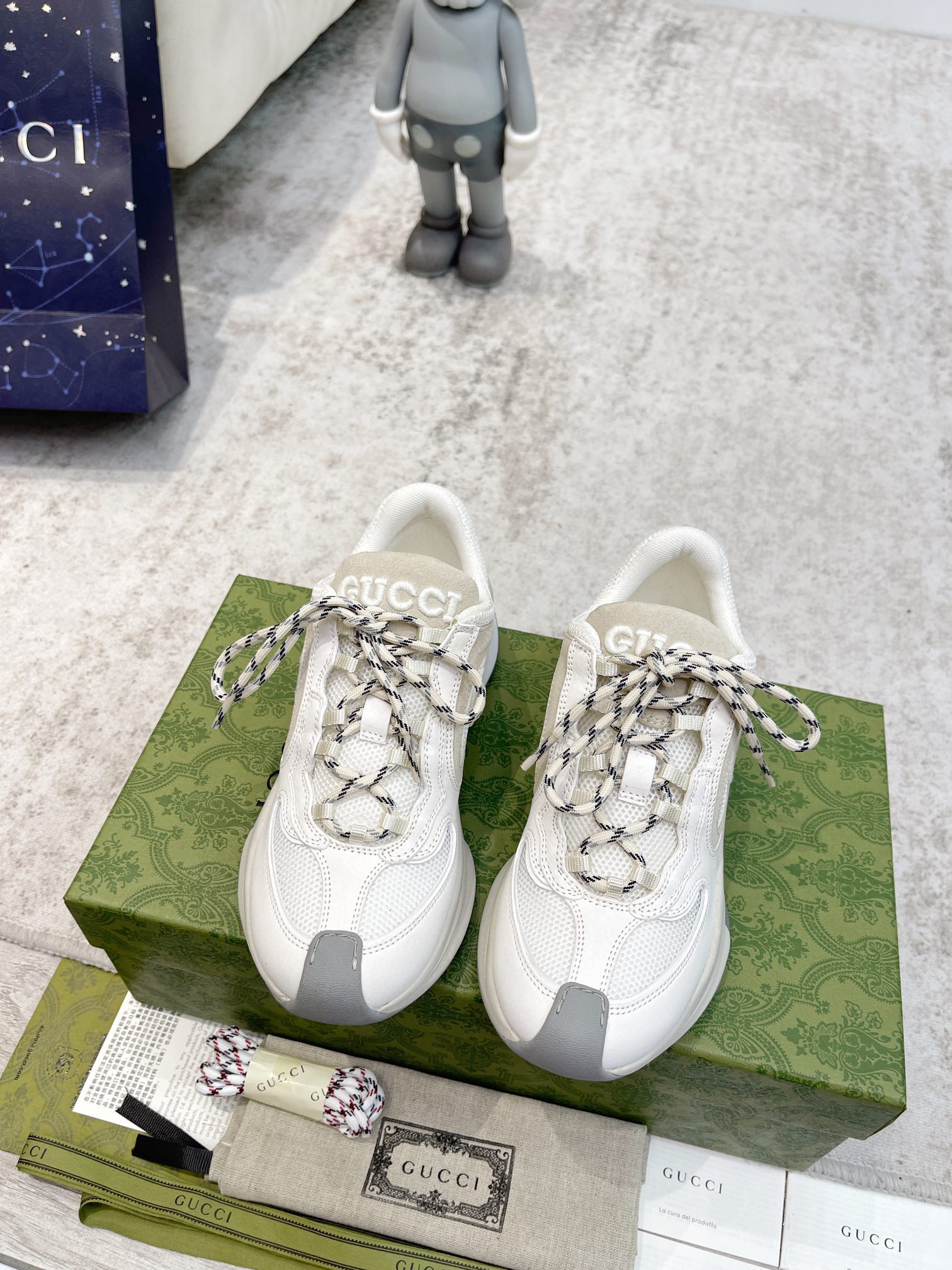 WOMEN'S GUCCI RUN SNEAKER