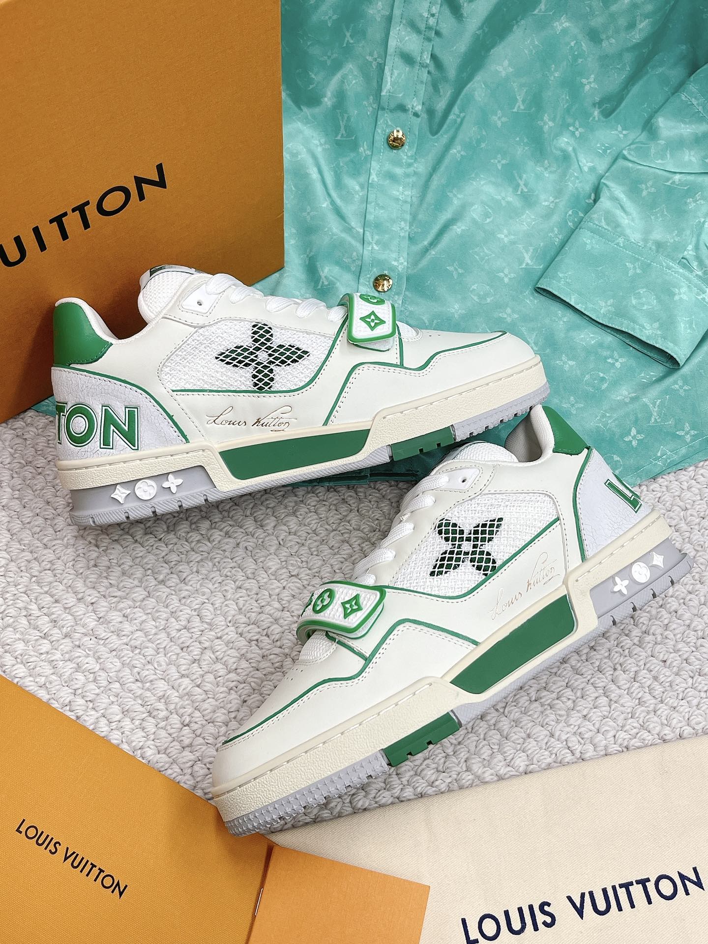 LOUIS VUITTON SNEAKERS