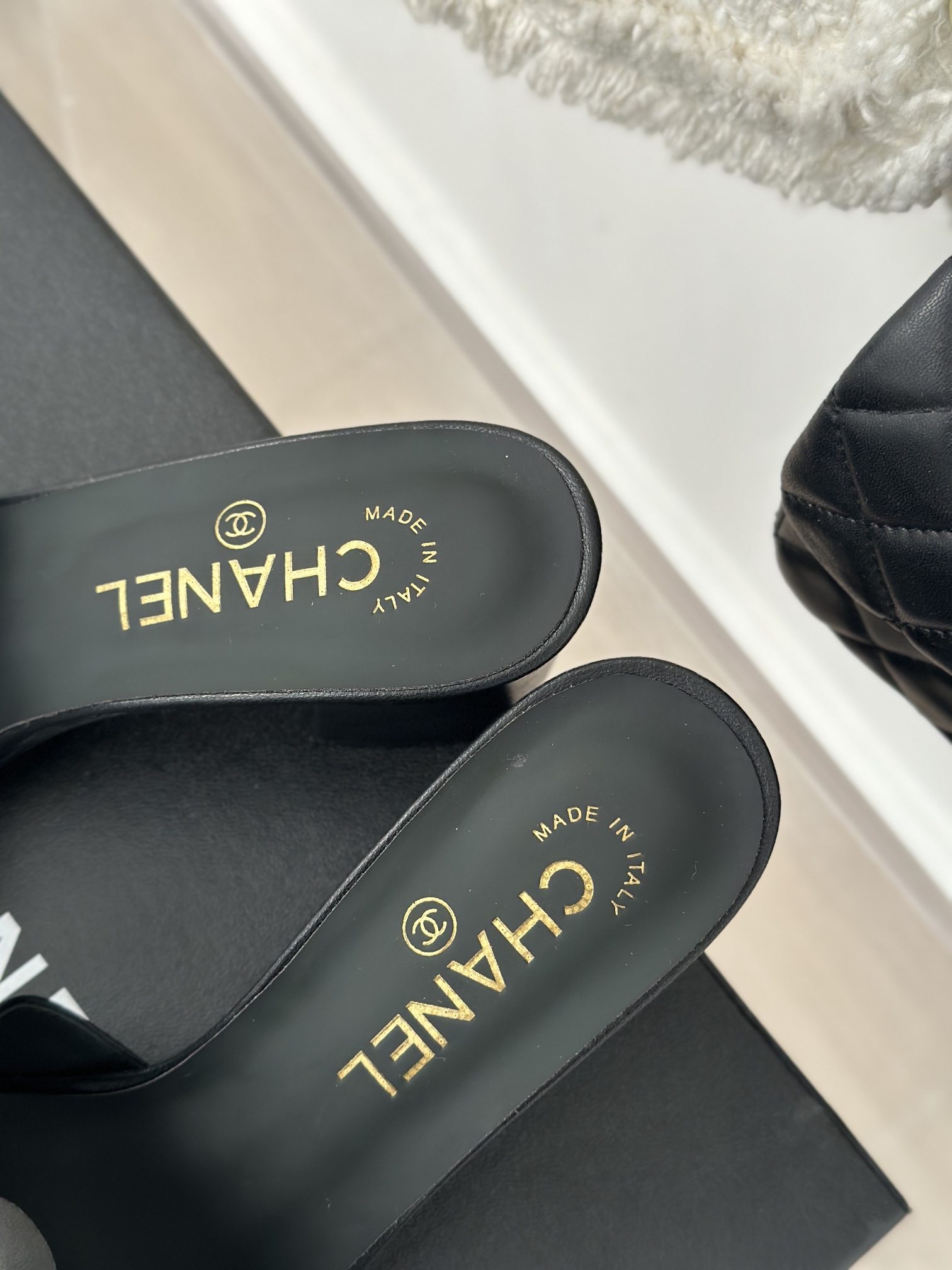 CHANEL SLIDES