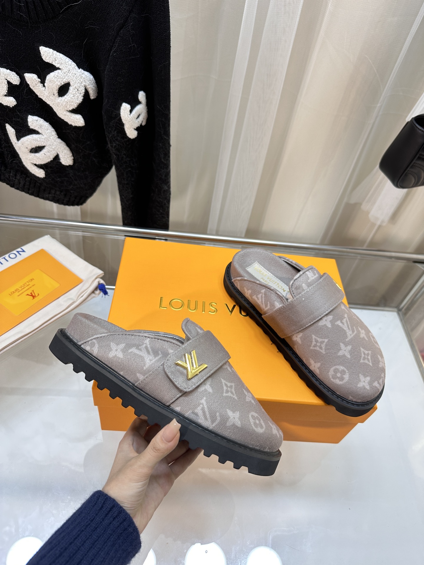 LOUIS VUITTON SLIDES