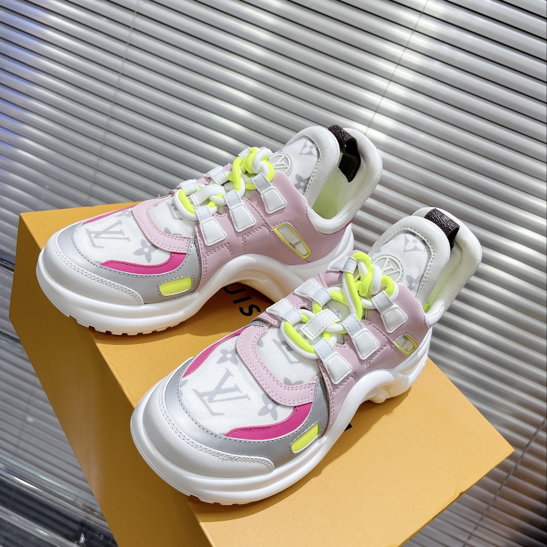 LOUIS VUITTON SNEAKERS