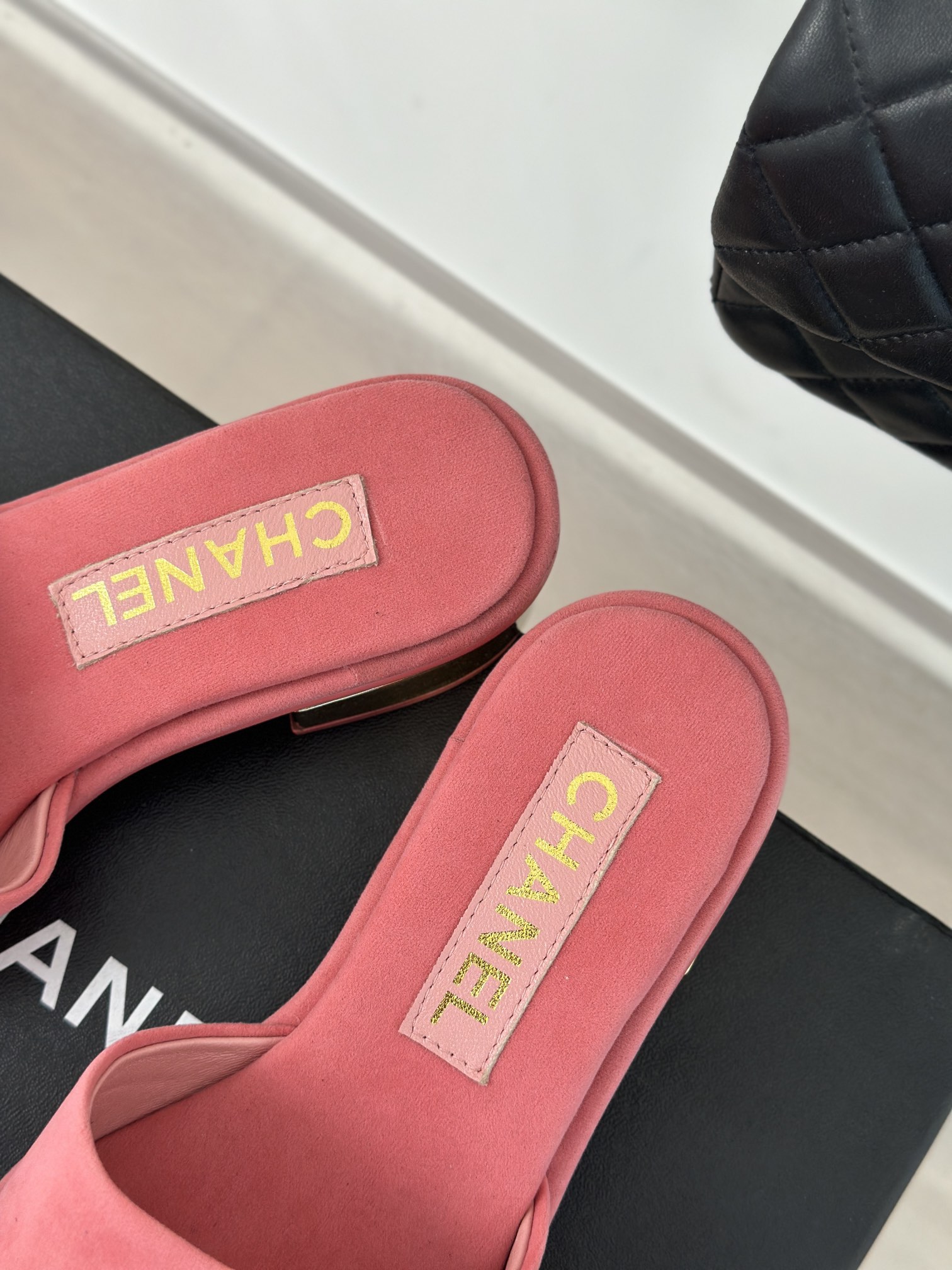 CHANEL SLIDES