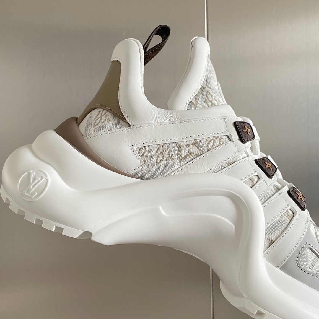 LOUIS VUITTON SNEAKERS