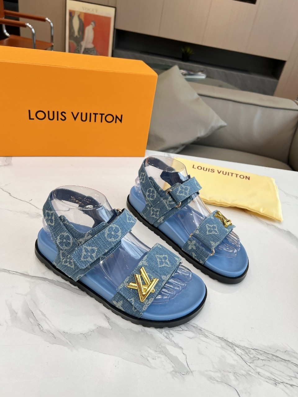 Louis Vuitton latest presbyopia logo slippers