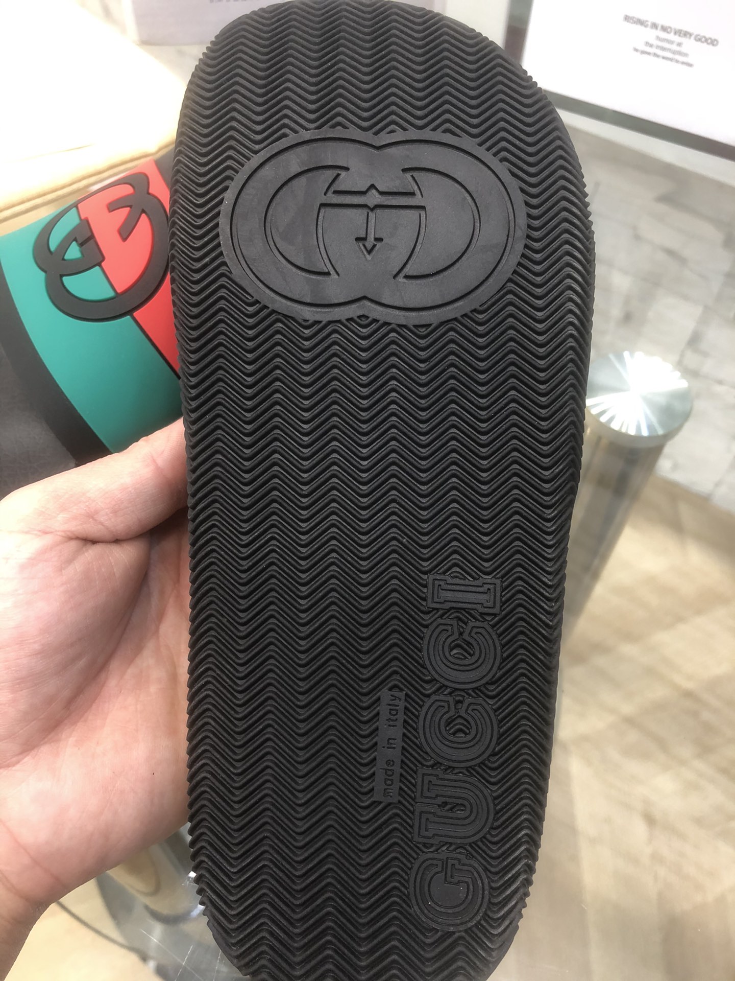 GUCCI SLIDES