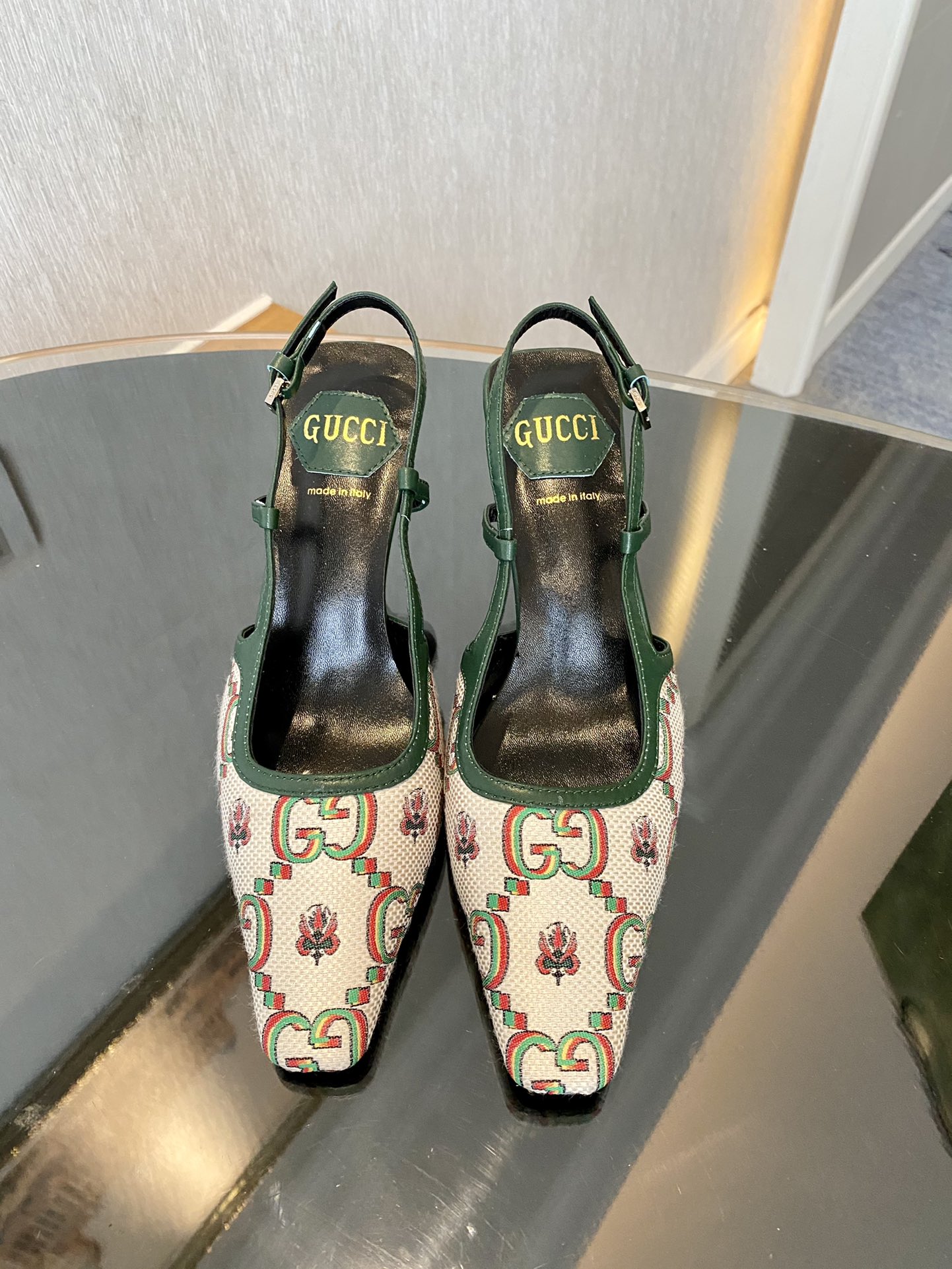 GUCCI SANDALS