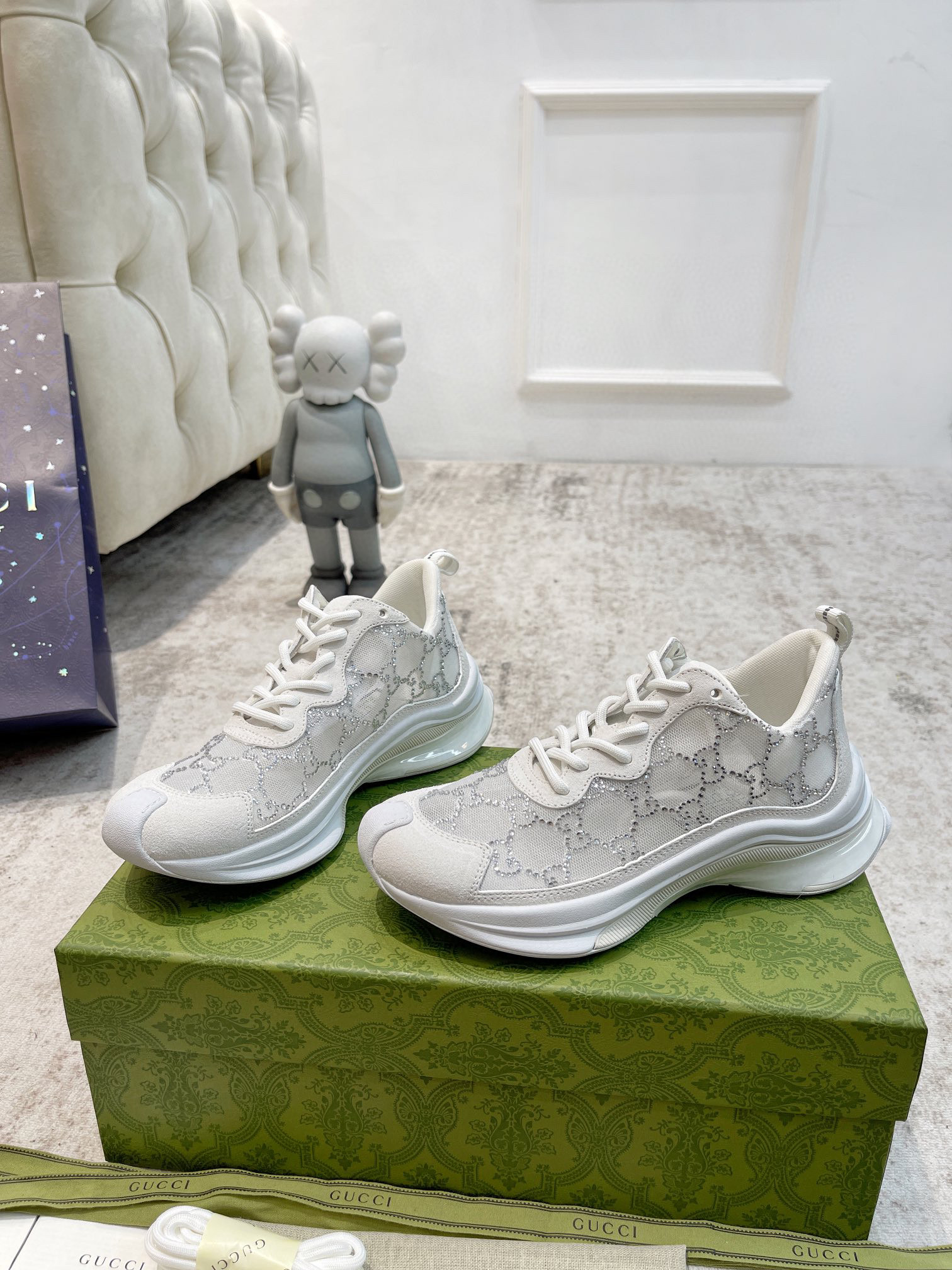 WOMEN'S GUCCI RUN SNEAKER