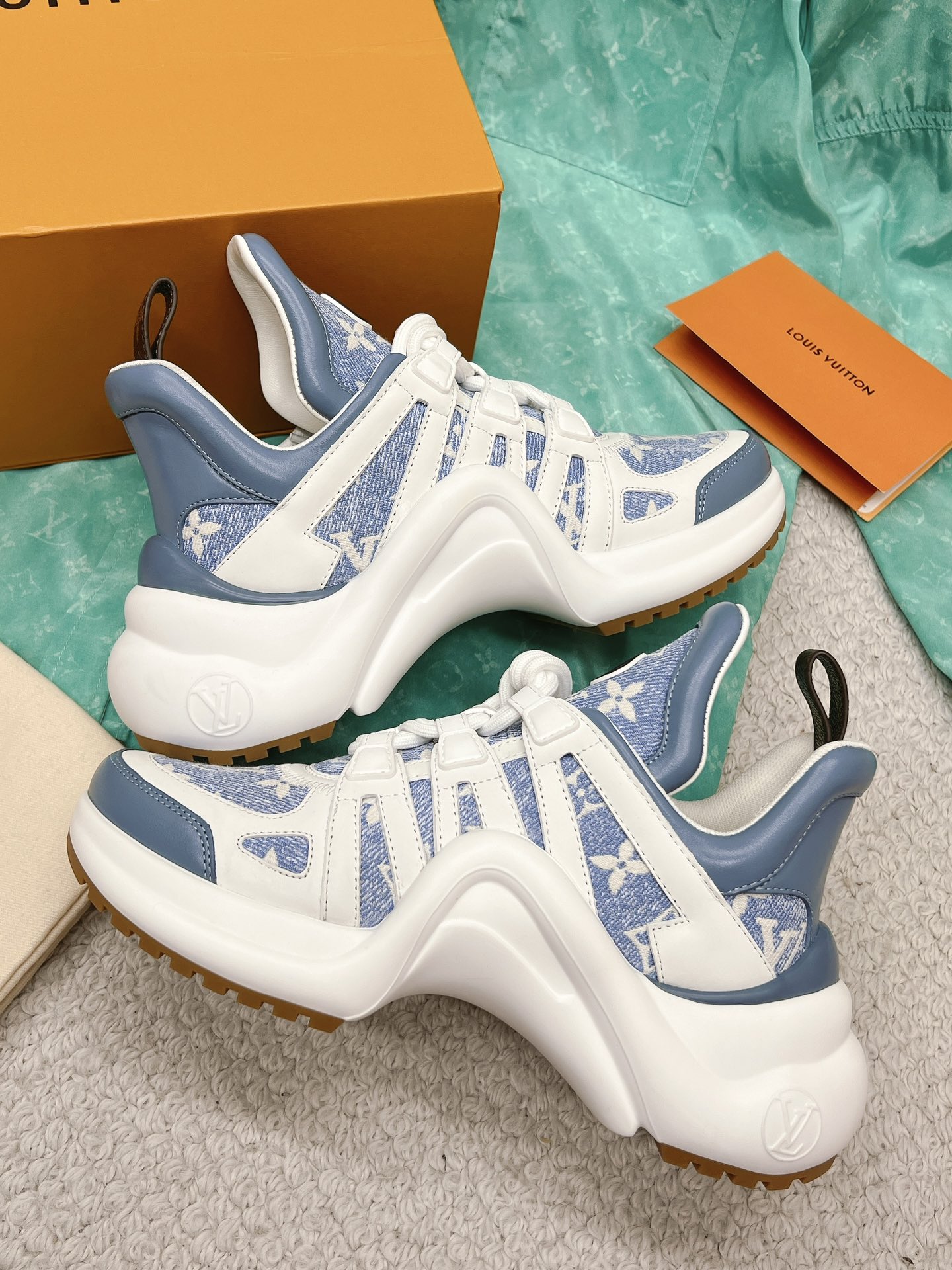 LOUIS VUITTON SNEAKERS