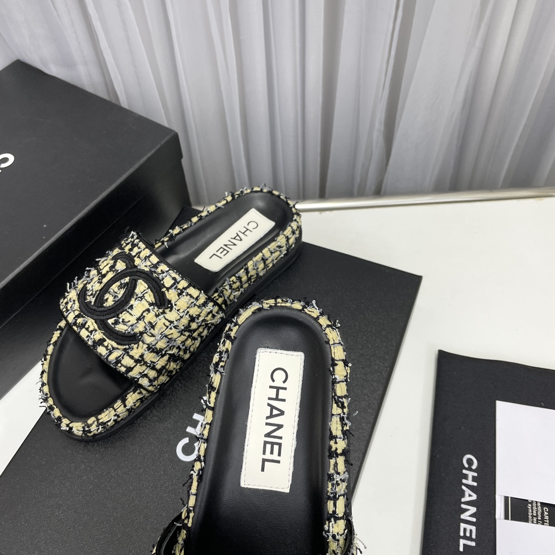 CHANEL SLIDES