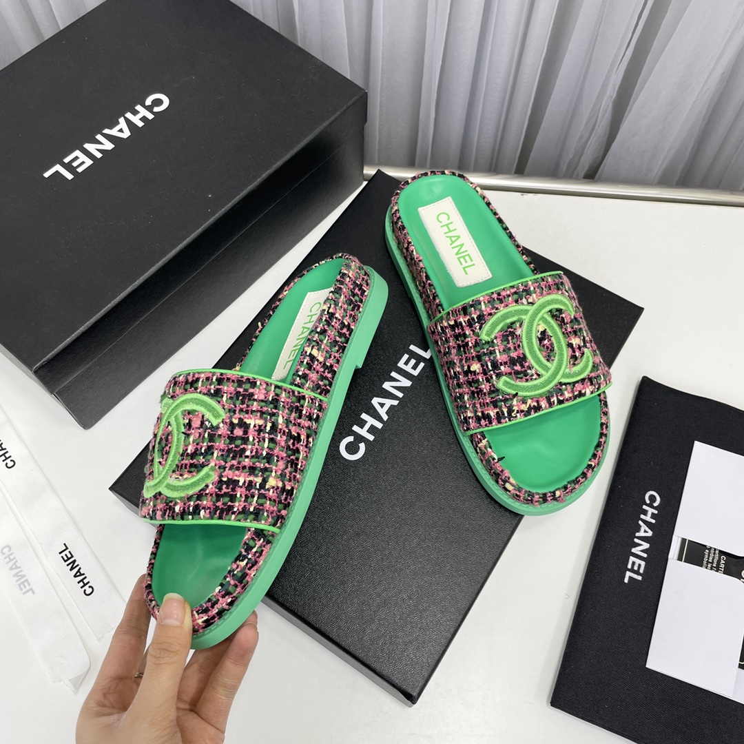 CHANEL SLIDES