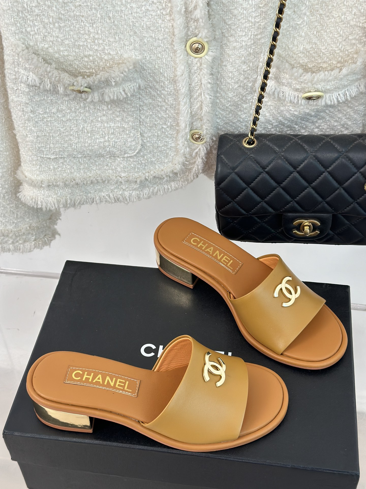 CHANEL SLIDES