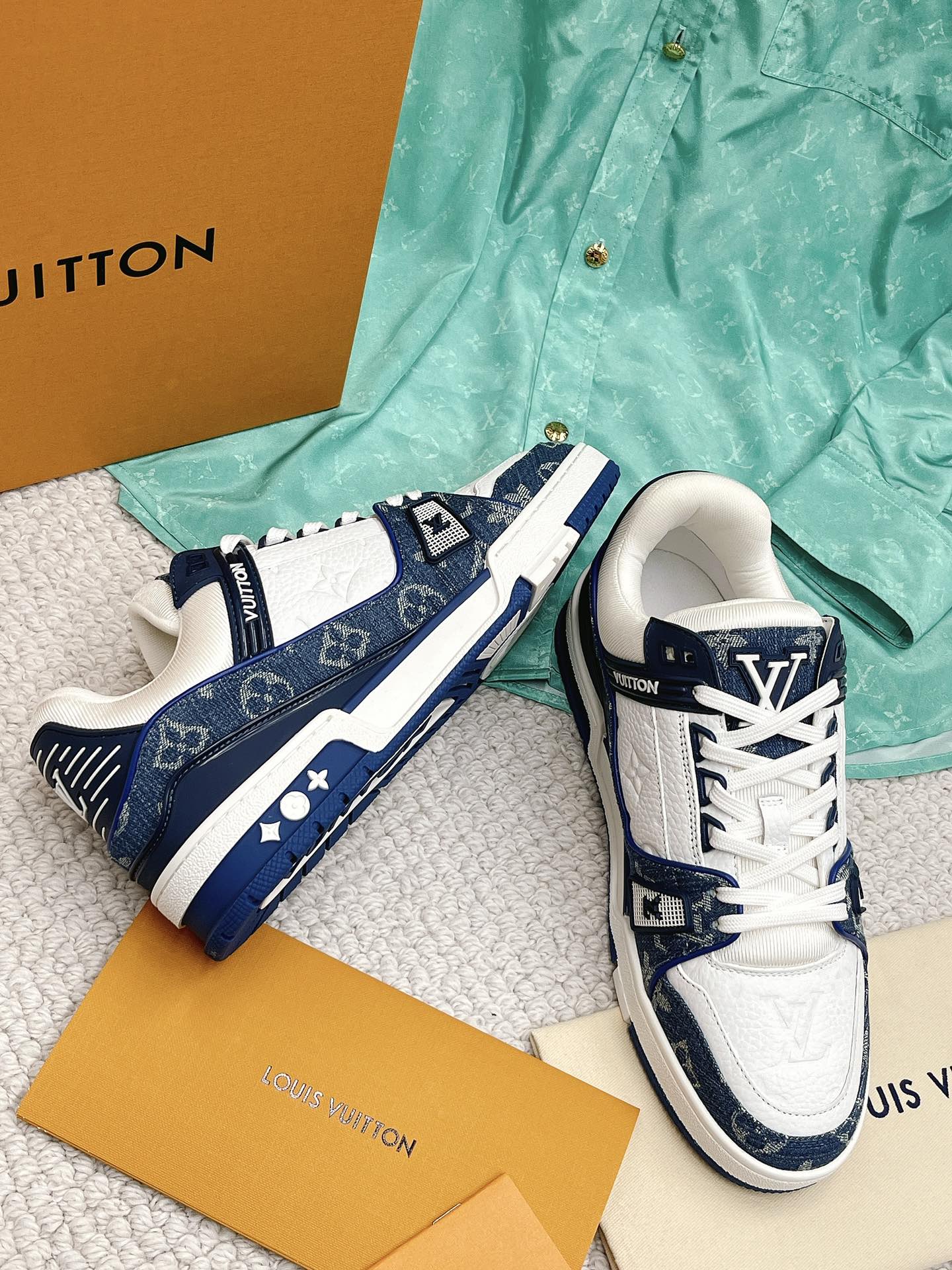 LOUIS VUITTON SNEAKERS