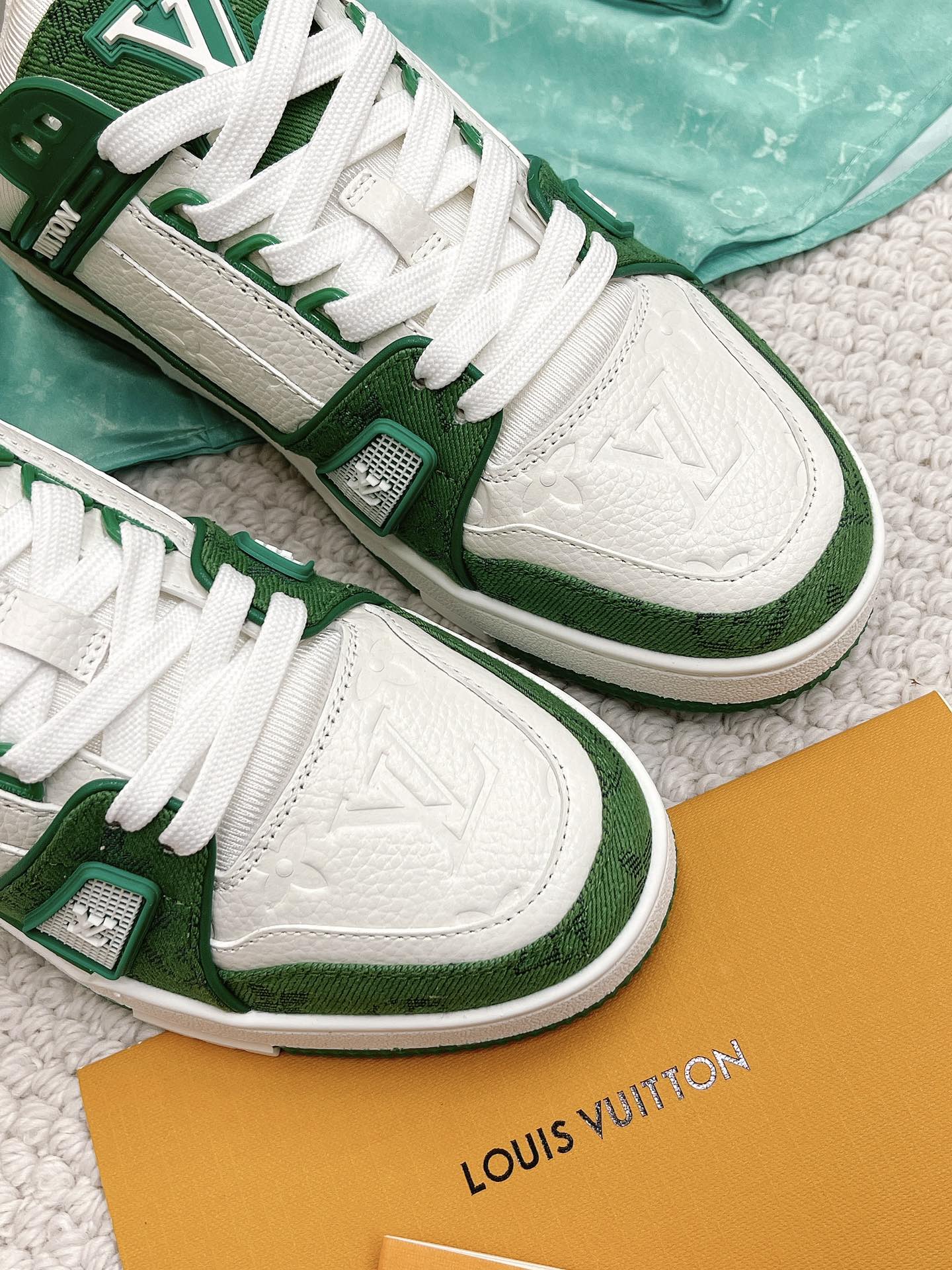 LOUIS VUITTON SNEAKERS