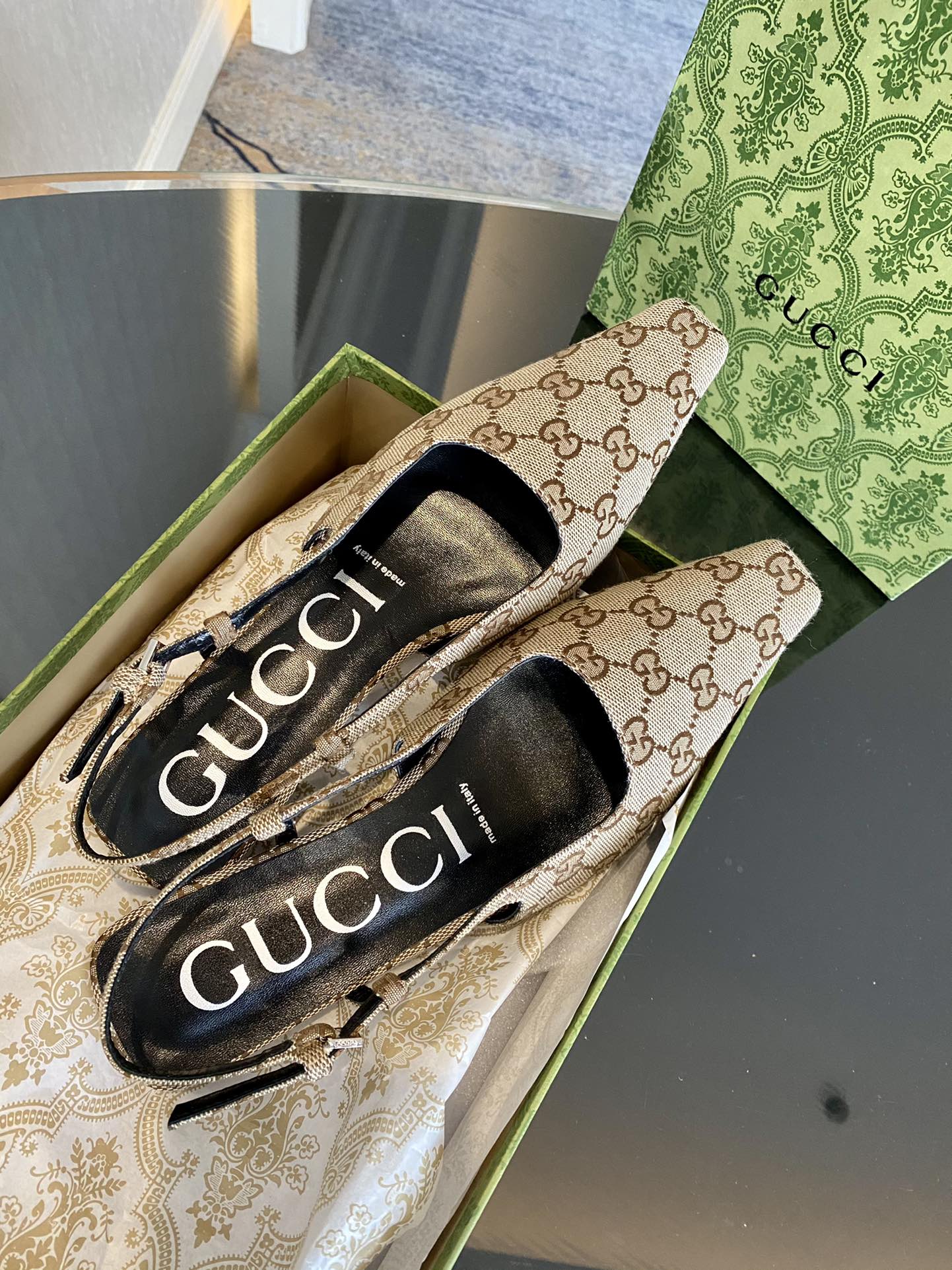 GUCCI SANDALS