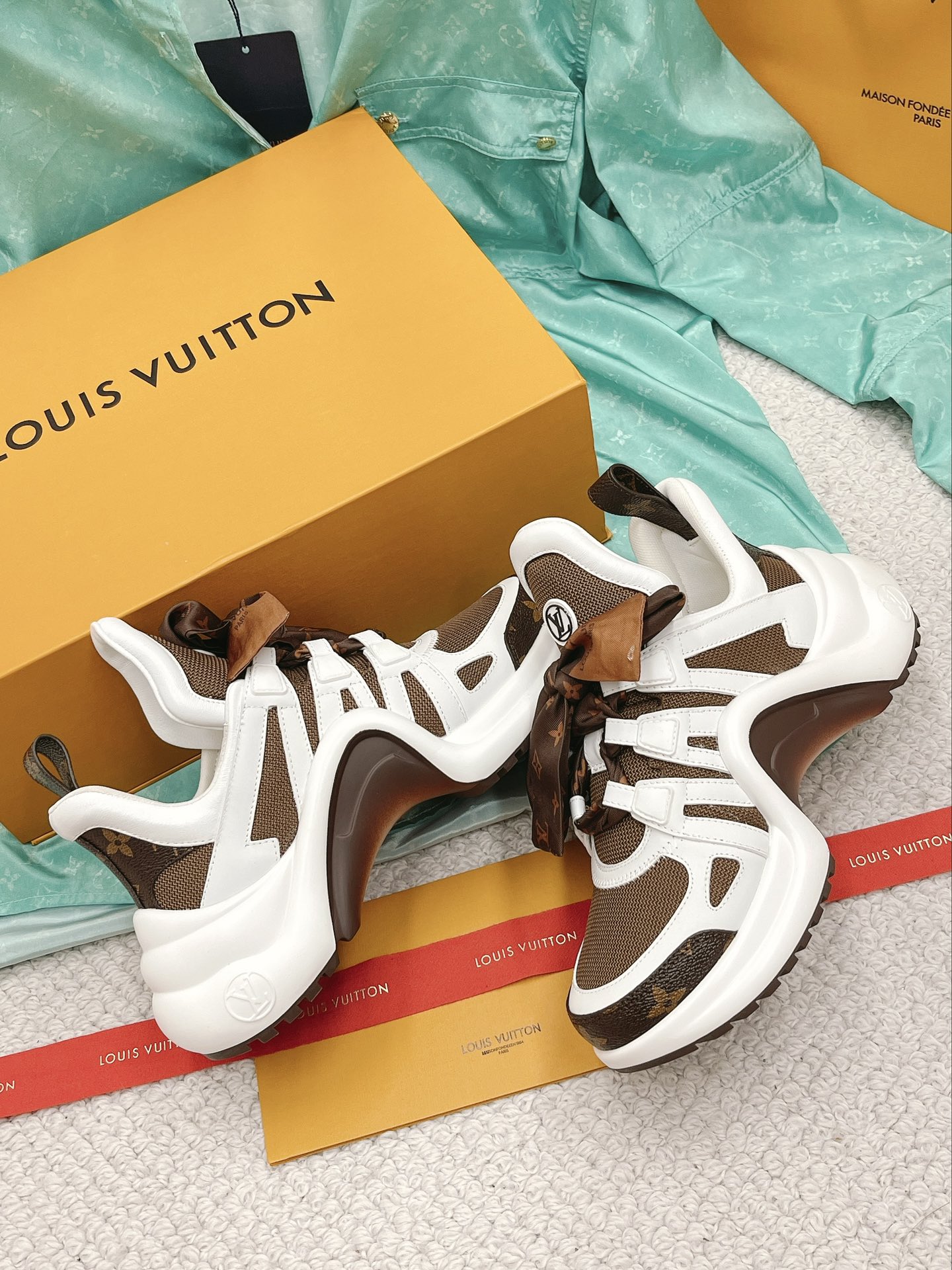 LOUIS VUITTON SNEAKERS