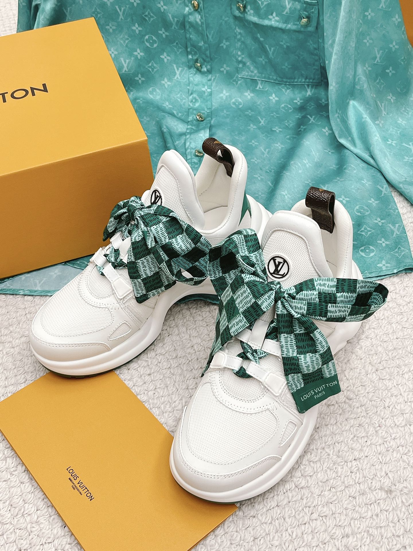 LOUIS VUITTON SNEAKERS