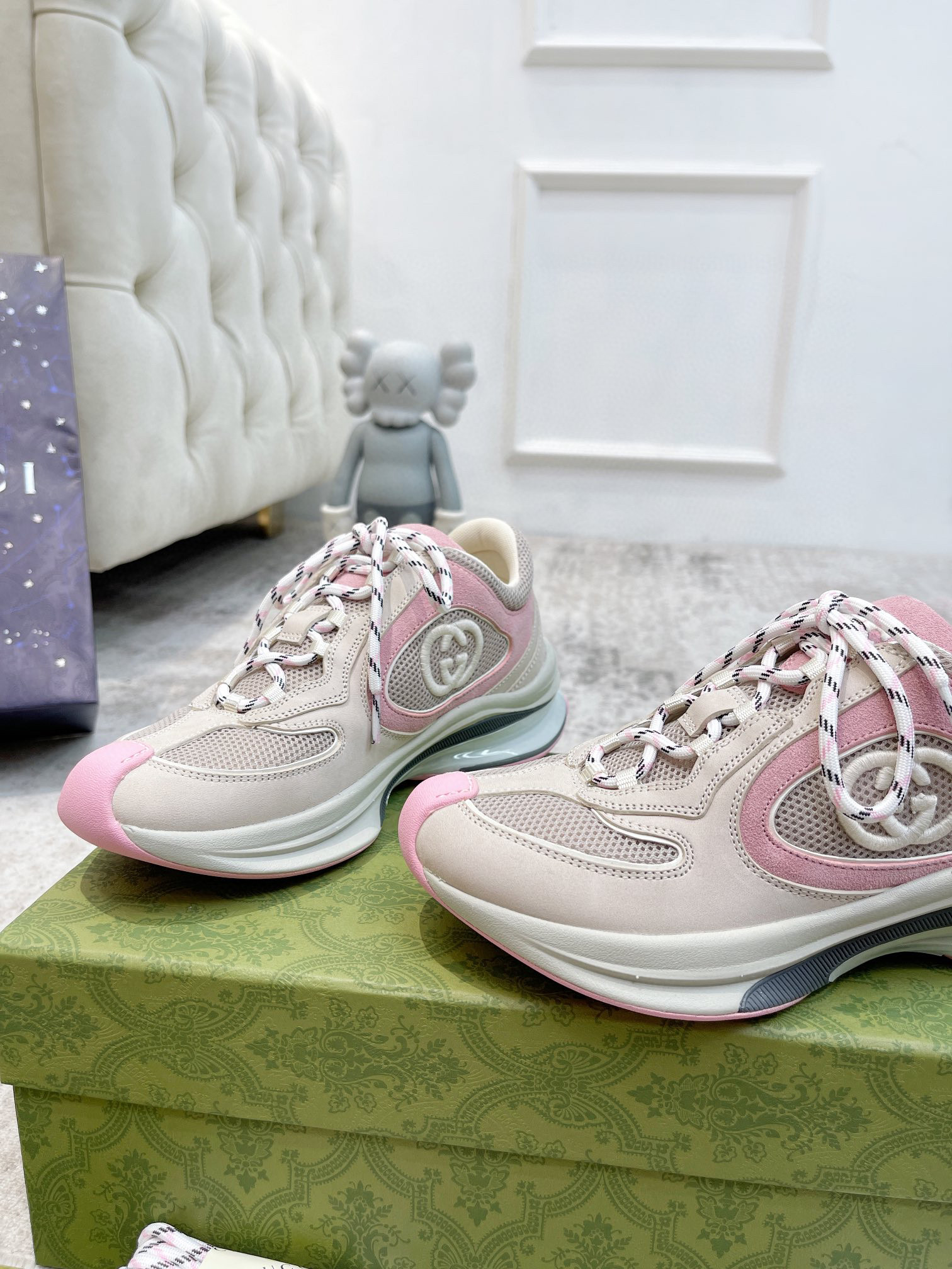 WOMEN'S GUCCI RUN SNEAKER