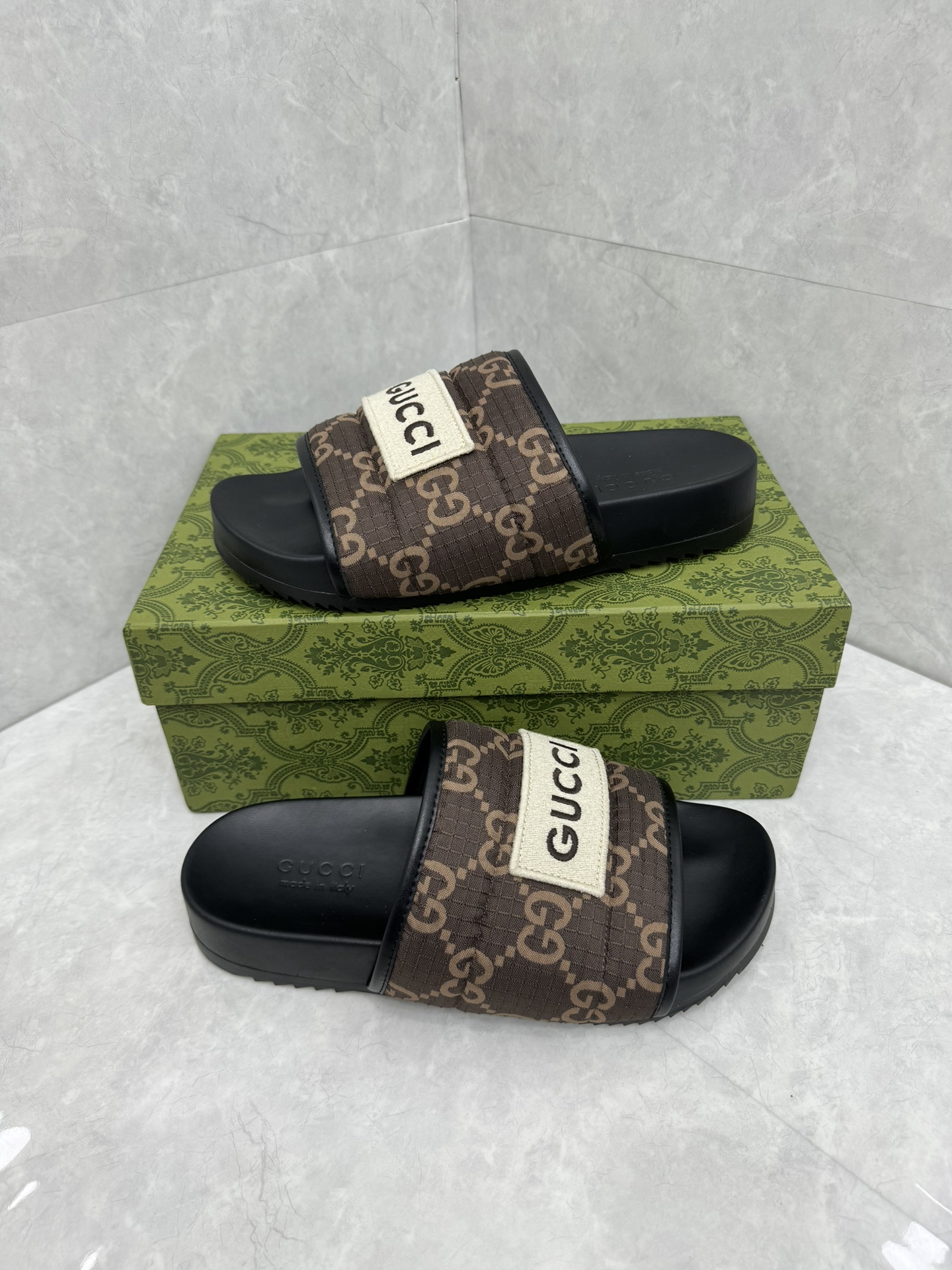 GUCCI SLIDES