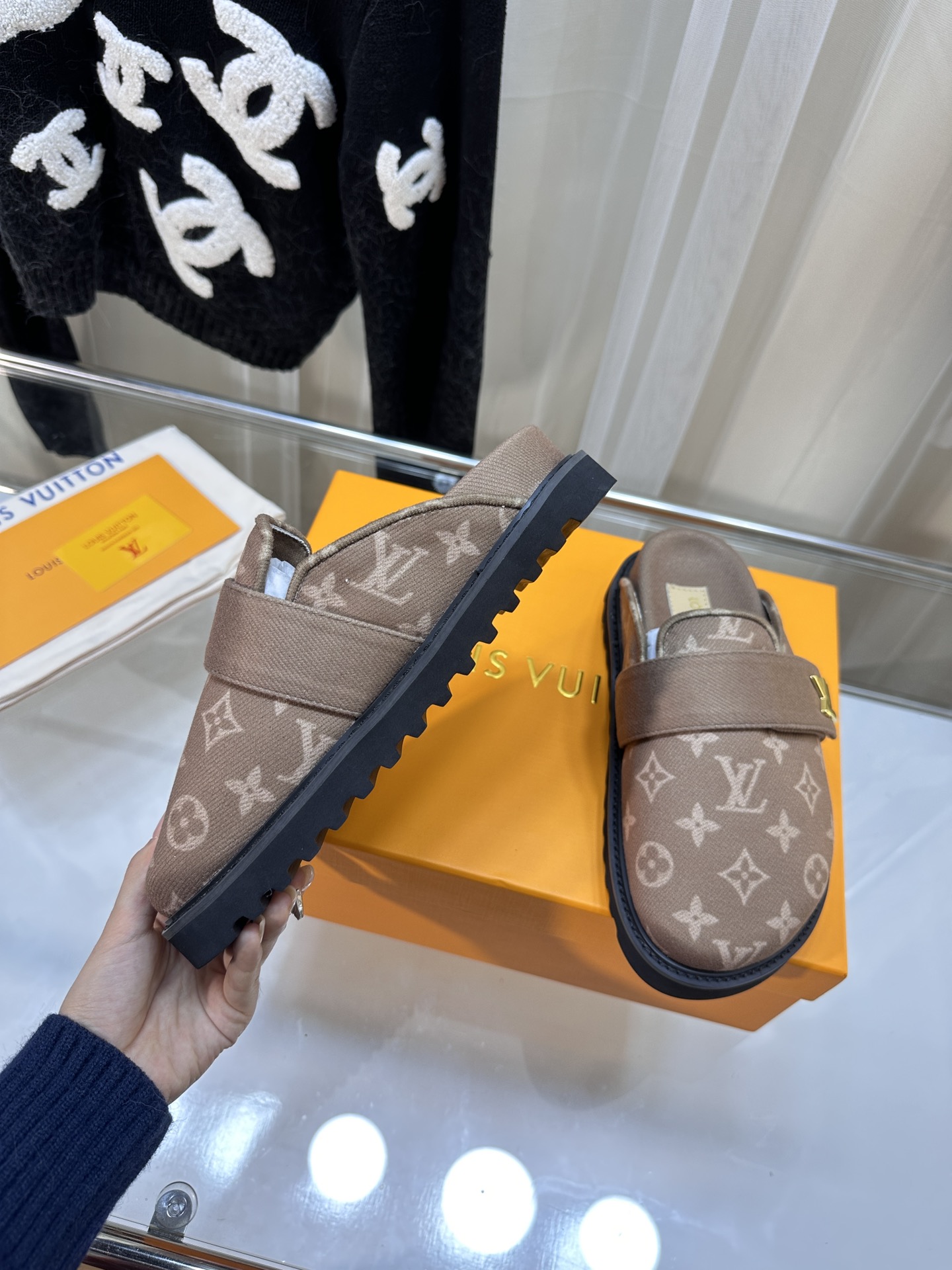 LOUIS VUITTON SLIDES