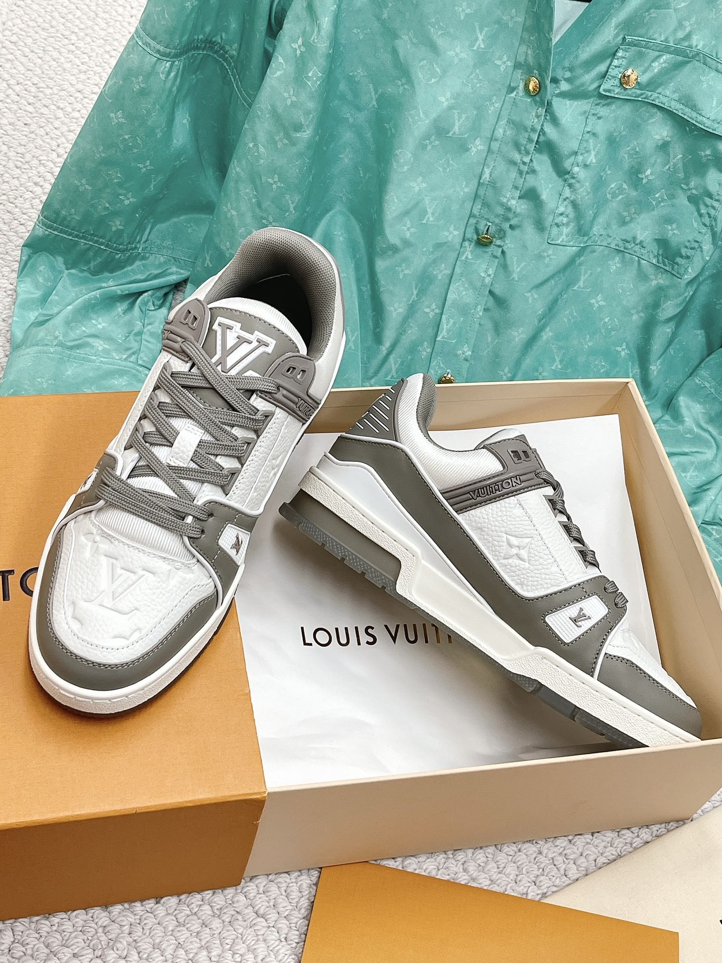 LOUIS VUITTON SNEAKERS