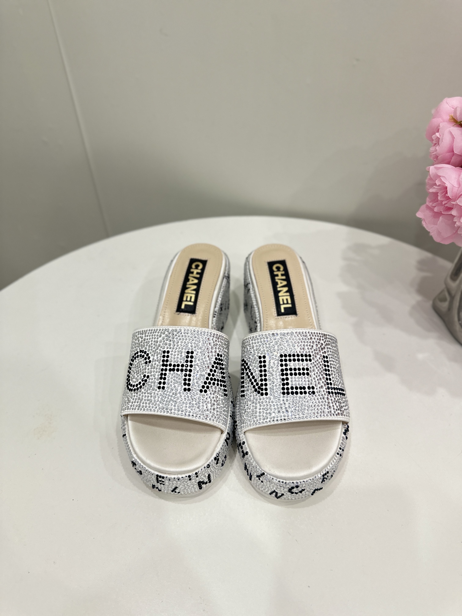 CHANEL SLIDES