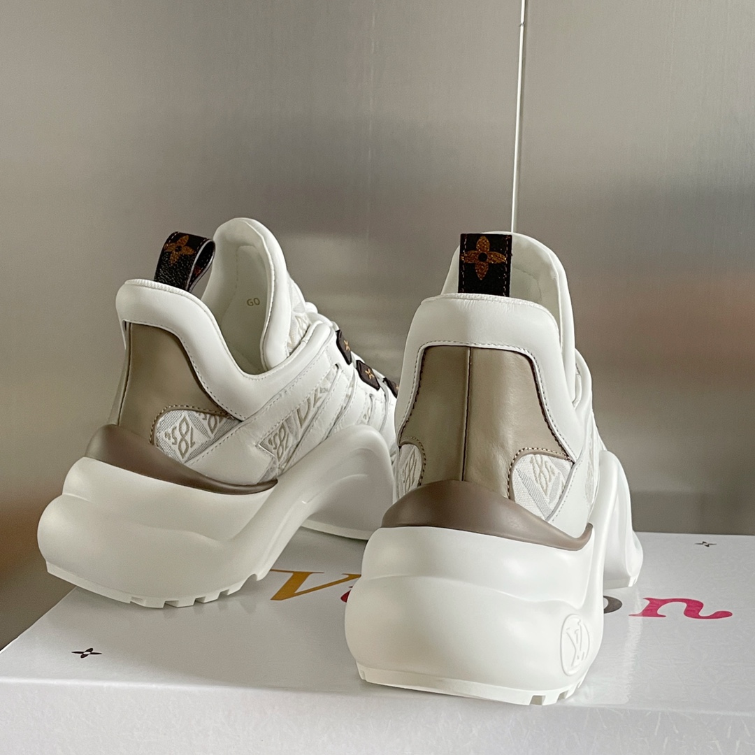 LOUIS VUITTON SNEAKERS