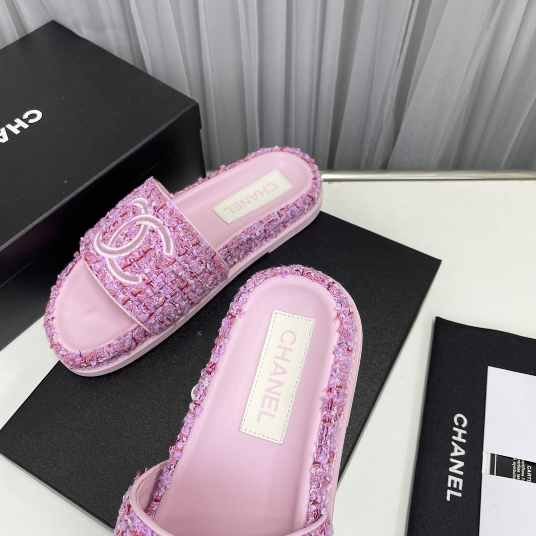 CHANEL SLIDES