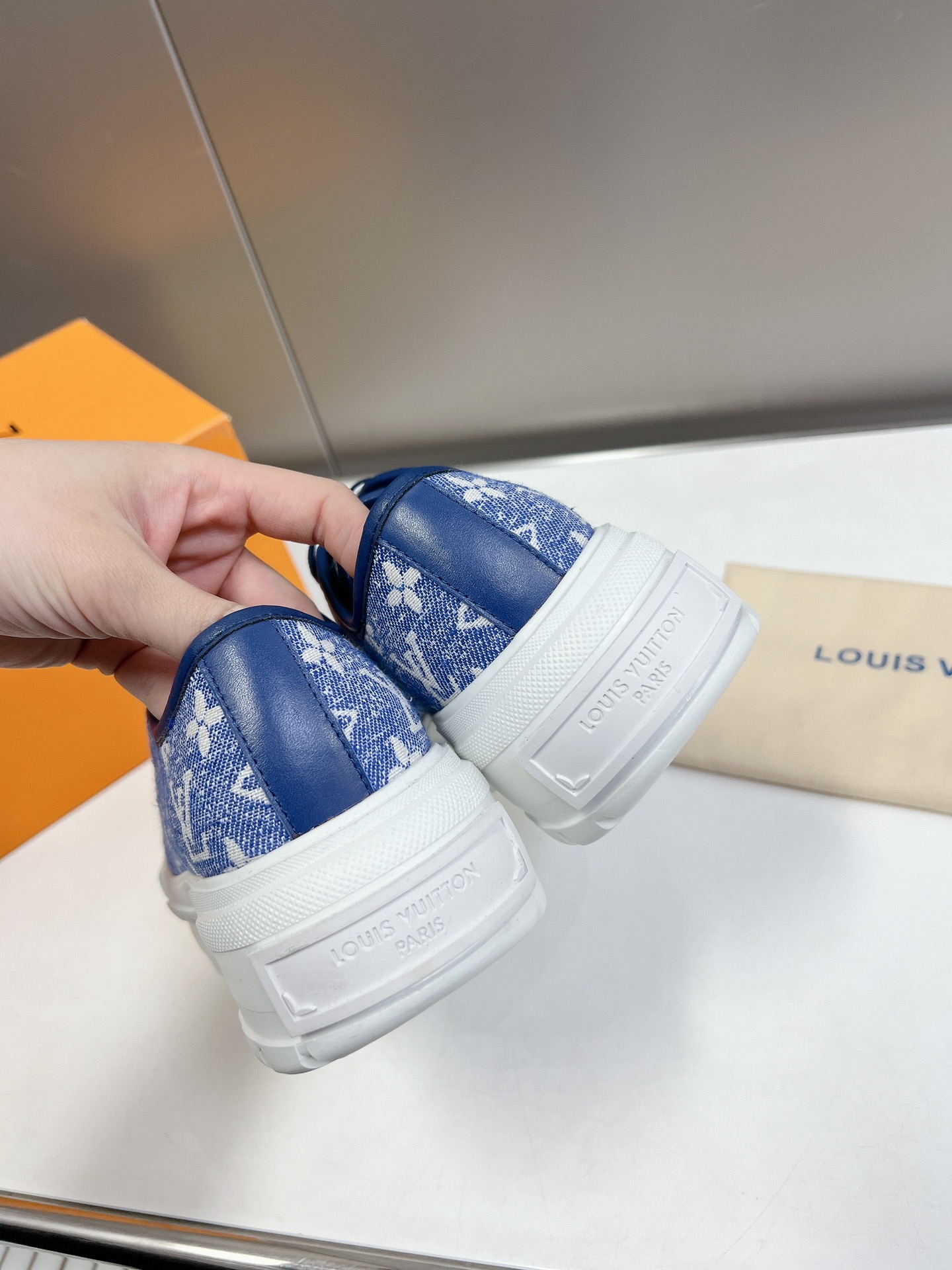 LOUIS VUITTON SNEAKERS